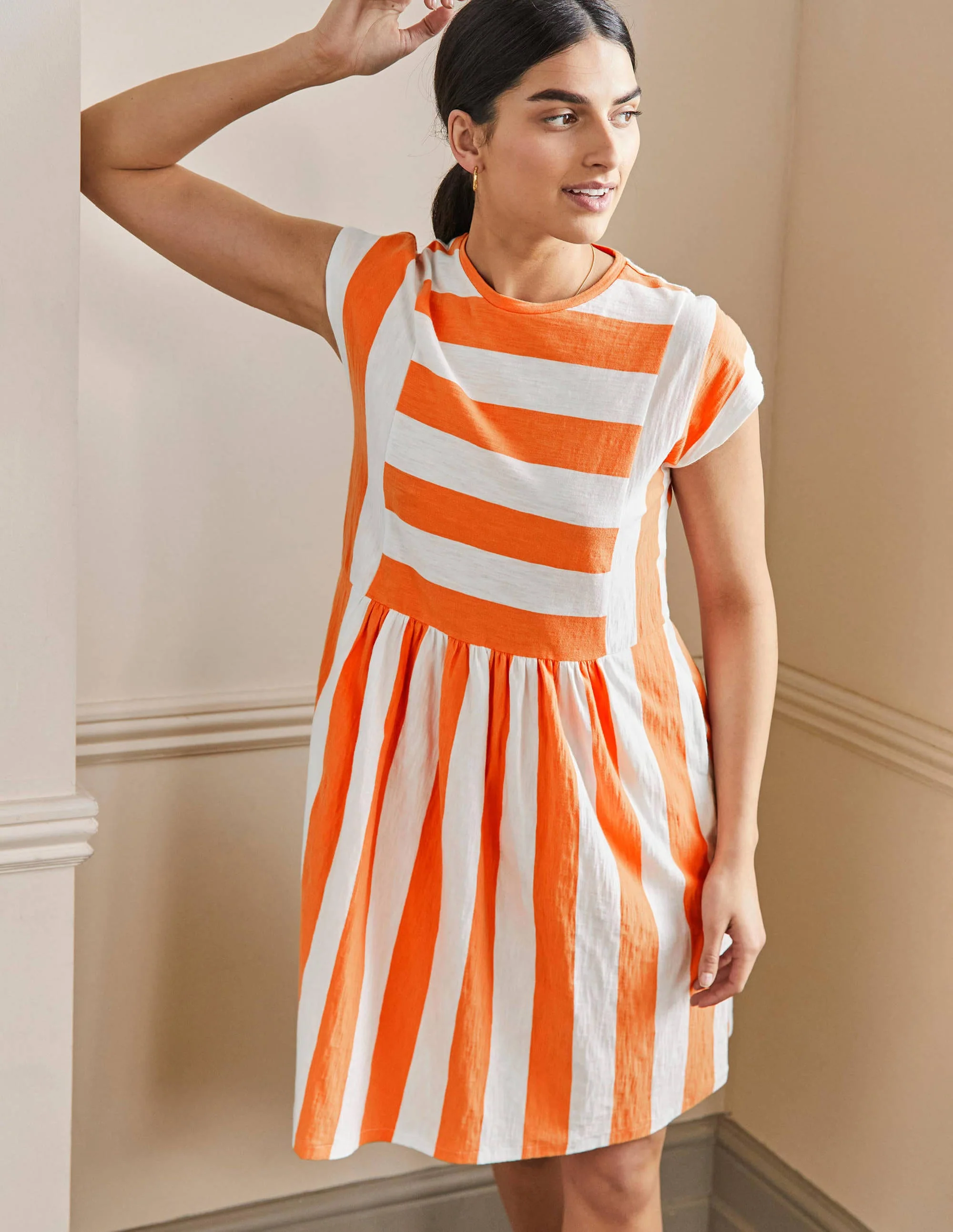 T-Shirt-Kleid aus Jersey-Gedecktes Orange/Naturweiß, Gestreift