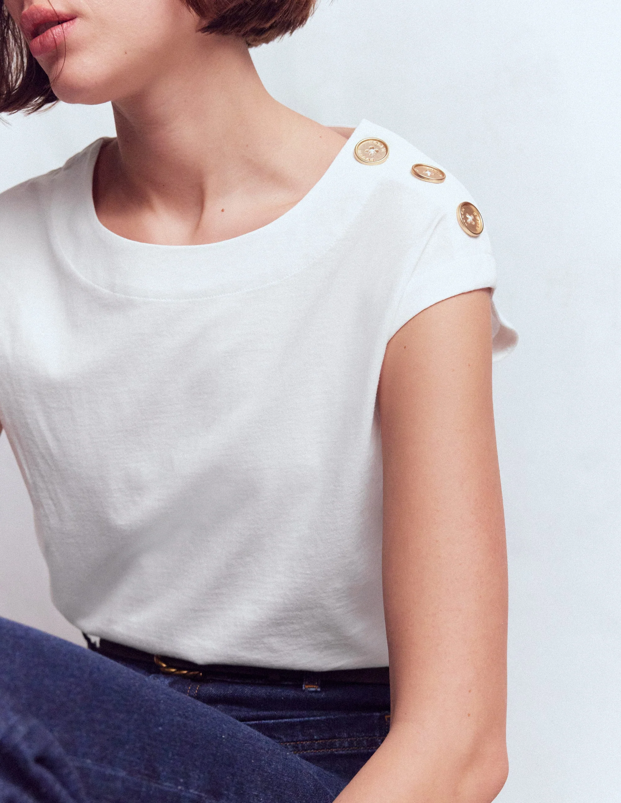 T-Shirt mit Knopfdetail-Weiß - Image 4