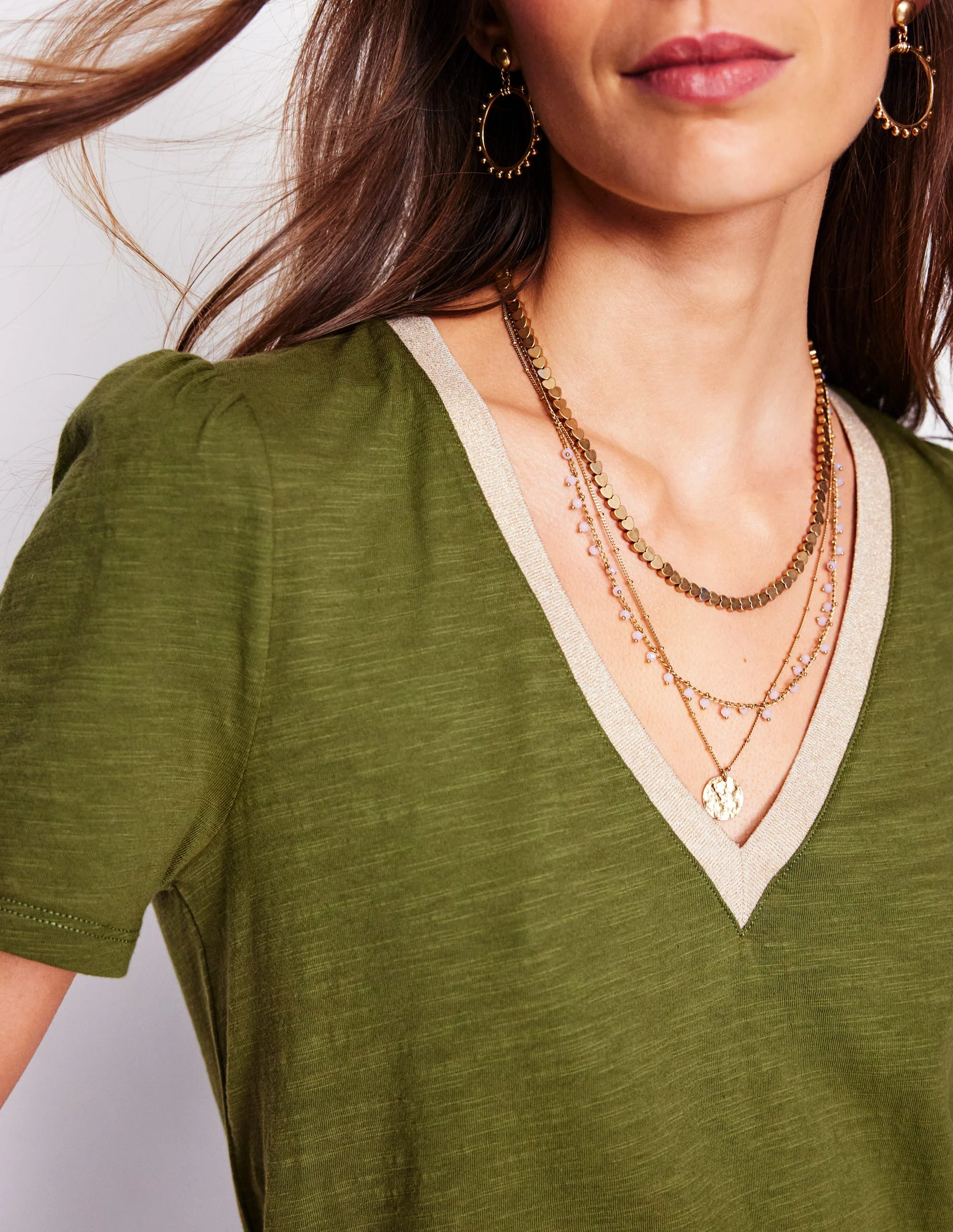 T-Shirt mit Metallic-V-Ausschnitt-Eintagsfliege - Image 3