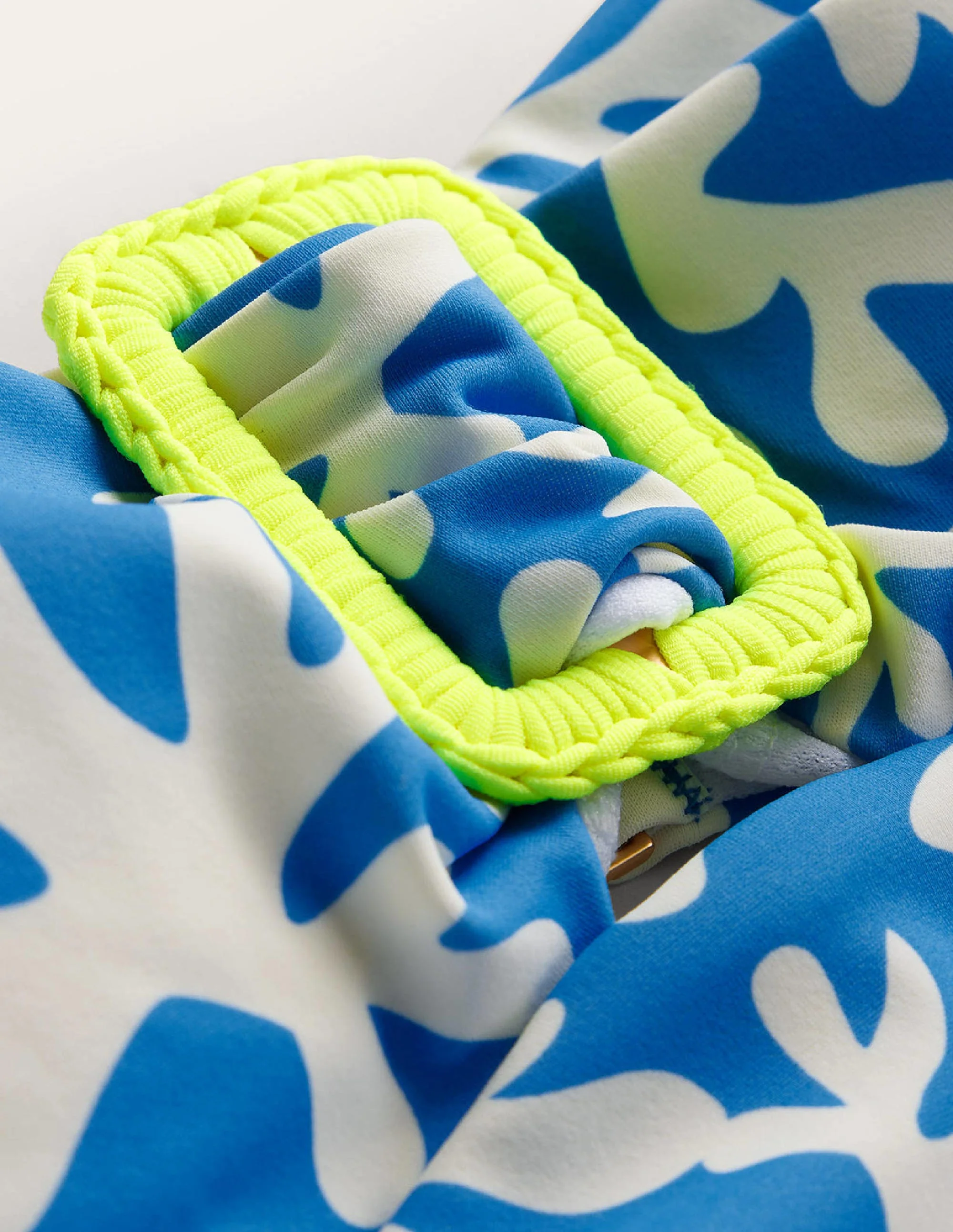 Taormina Bandeau-Badeanzug-Blau, Abstraktes Blattmuster - Image 6