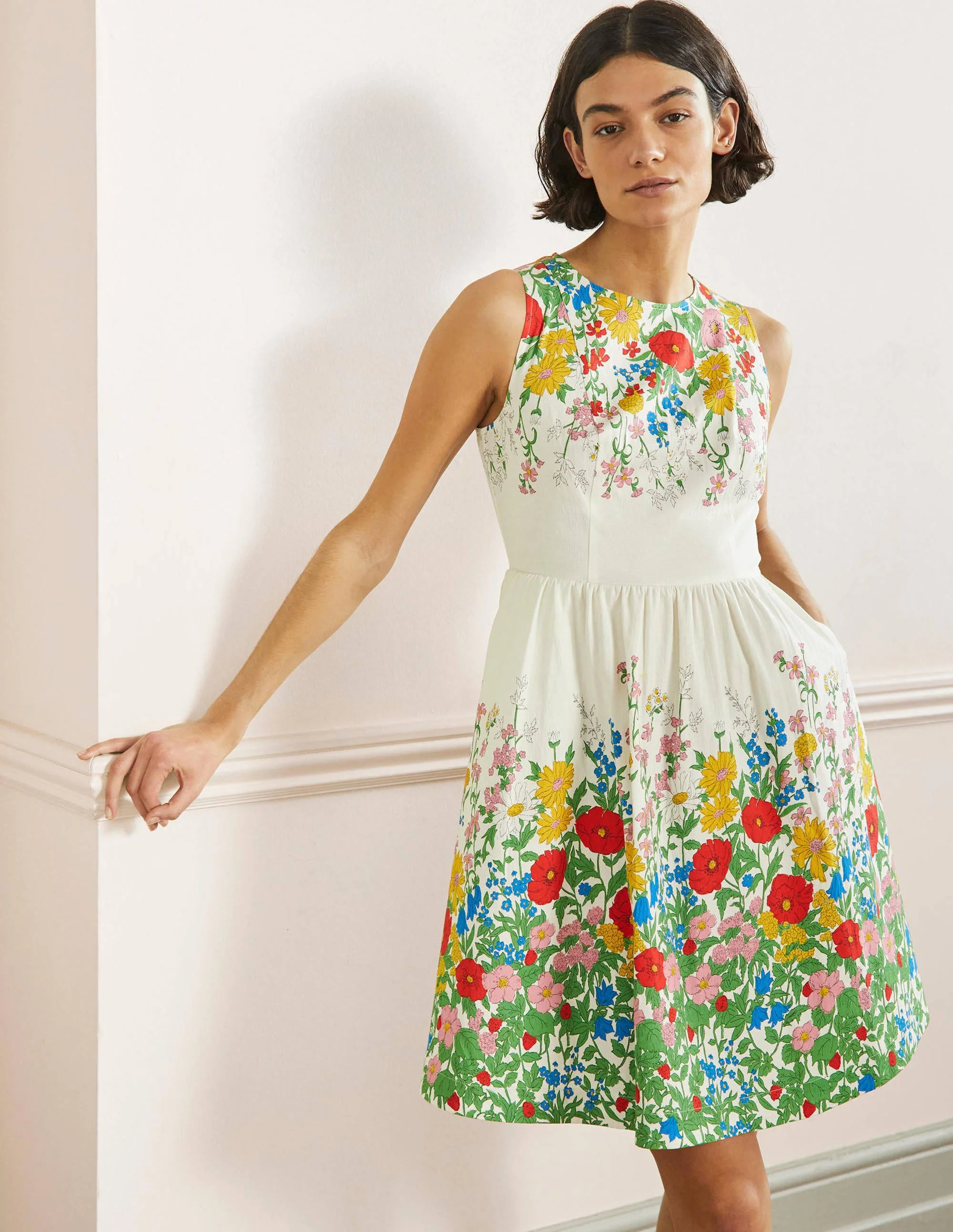 Tara Kleid mit schmaler Taille und weitem Rock-Naturweiß, Botanikmuster