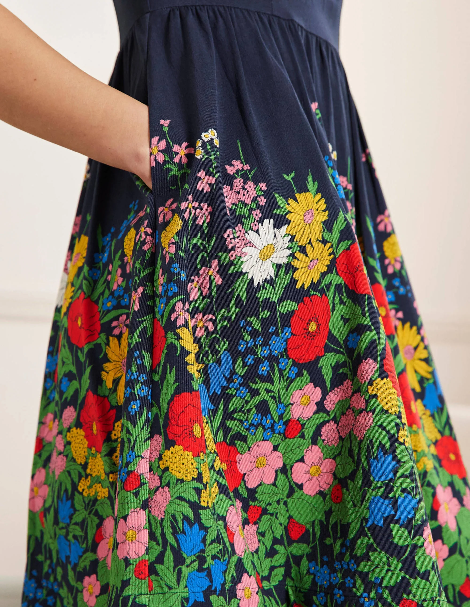 Tara Kleid mit schmaler Taille und weitem Rock-Navy, Botanikmuster - Image 2