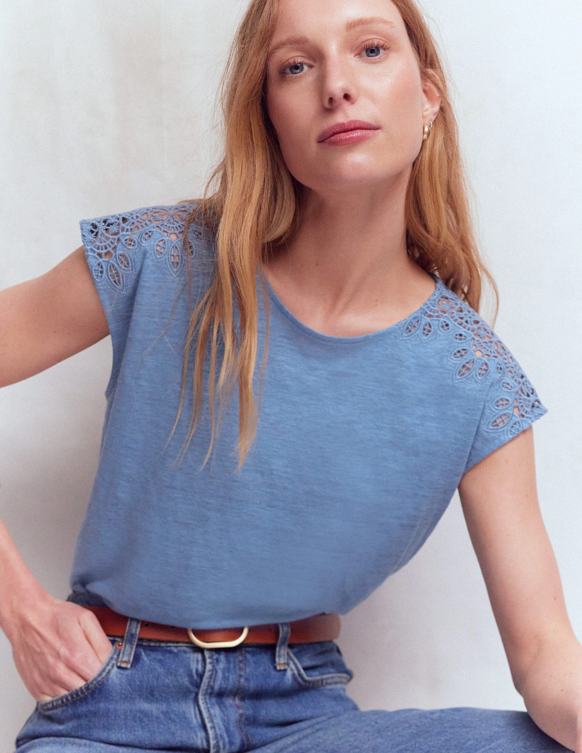 Tara Leinen-T-Shirt mit Cutwork-Ashleigh Blau
