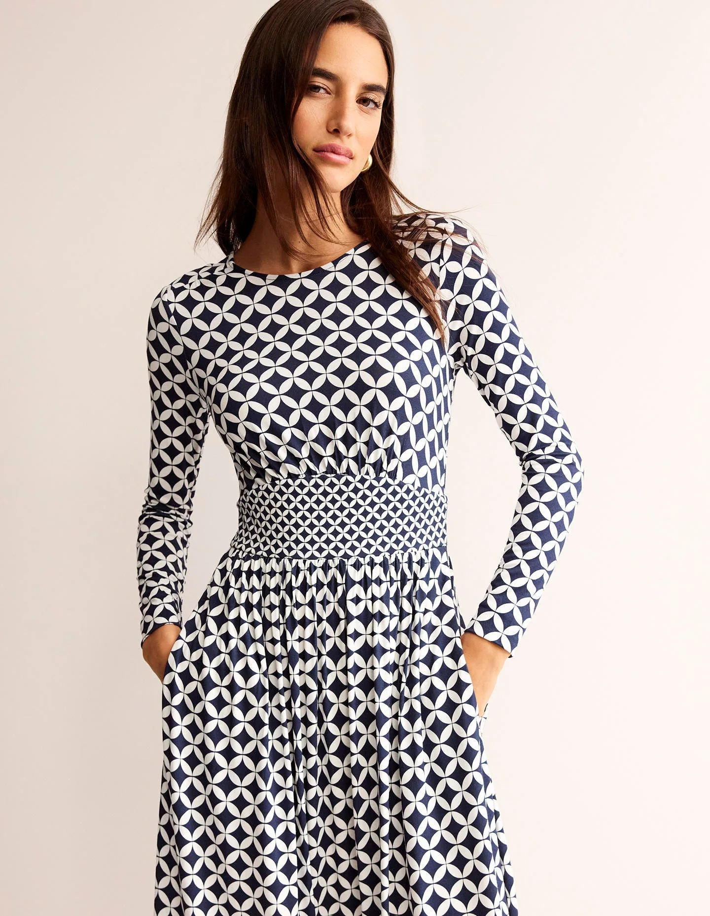 Thea Jersey-Midikleid mit langen Ärmeln-Französisches Marineblau, Diamond Terrace - Image 2