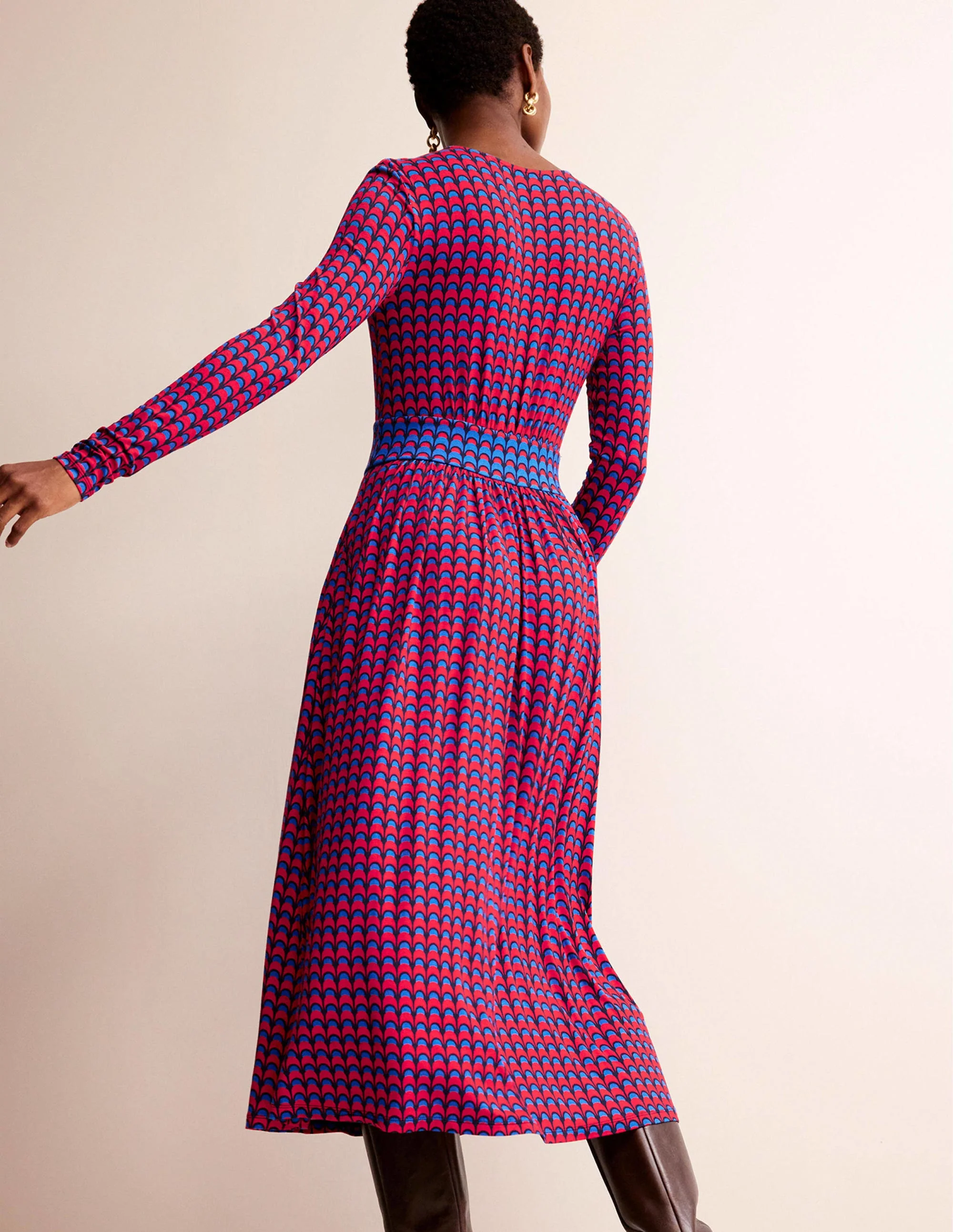 Thea Jersey-Midikleid mit langen Ärmeln-Leuchtendes Rot, Geo Charm - Image 3