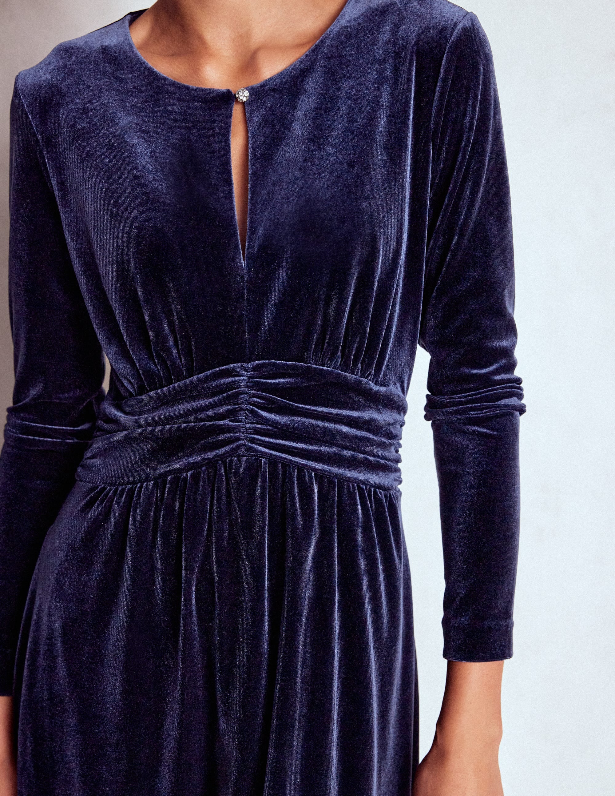 Tilda Midikleid aus Samt-Marineblau - Image 2