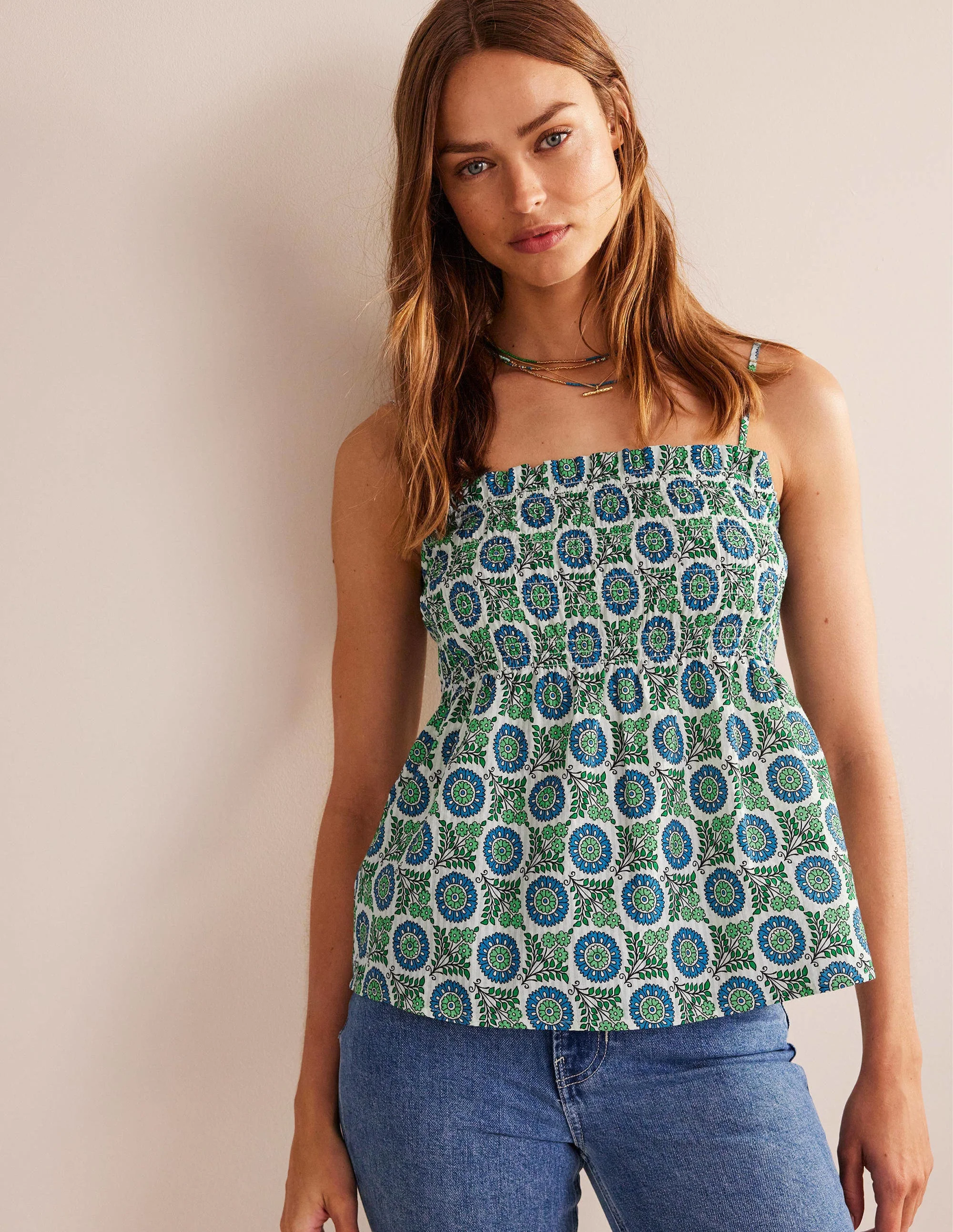 Trägertop mit Smokdetail-Ägäisches Blau, Sonnenblumenzweig