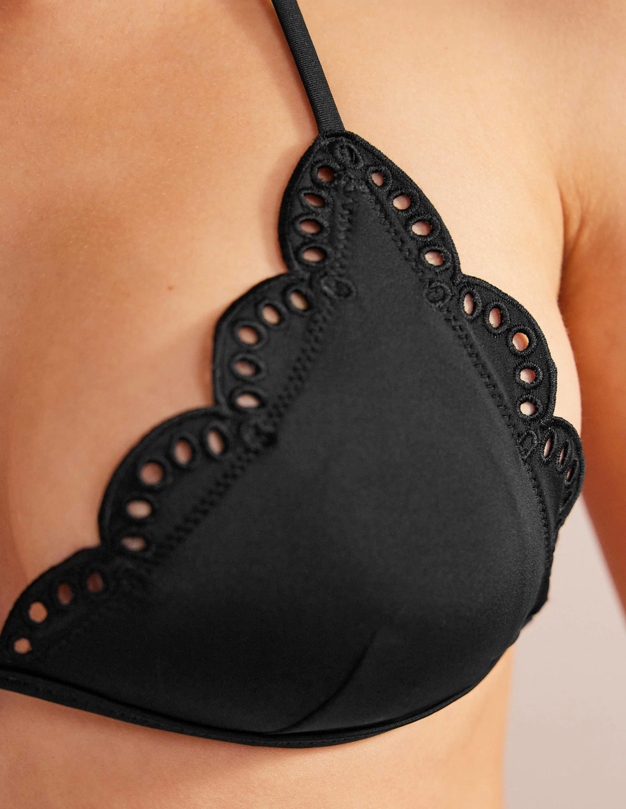 Triangel-Bikinioberteil mit Lochstickerei-Schwarz - Image 2