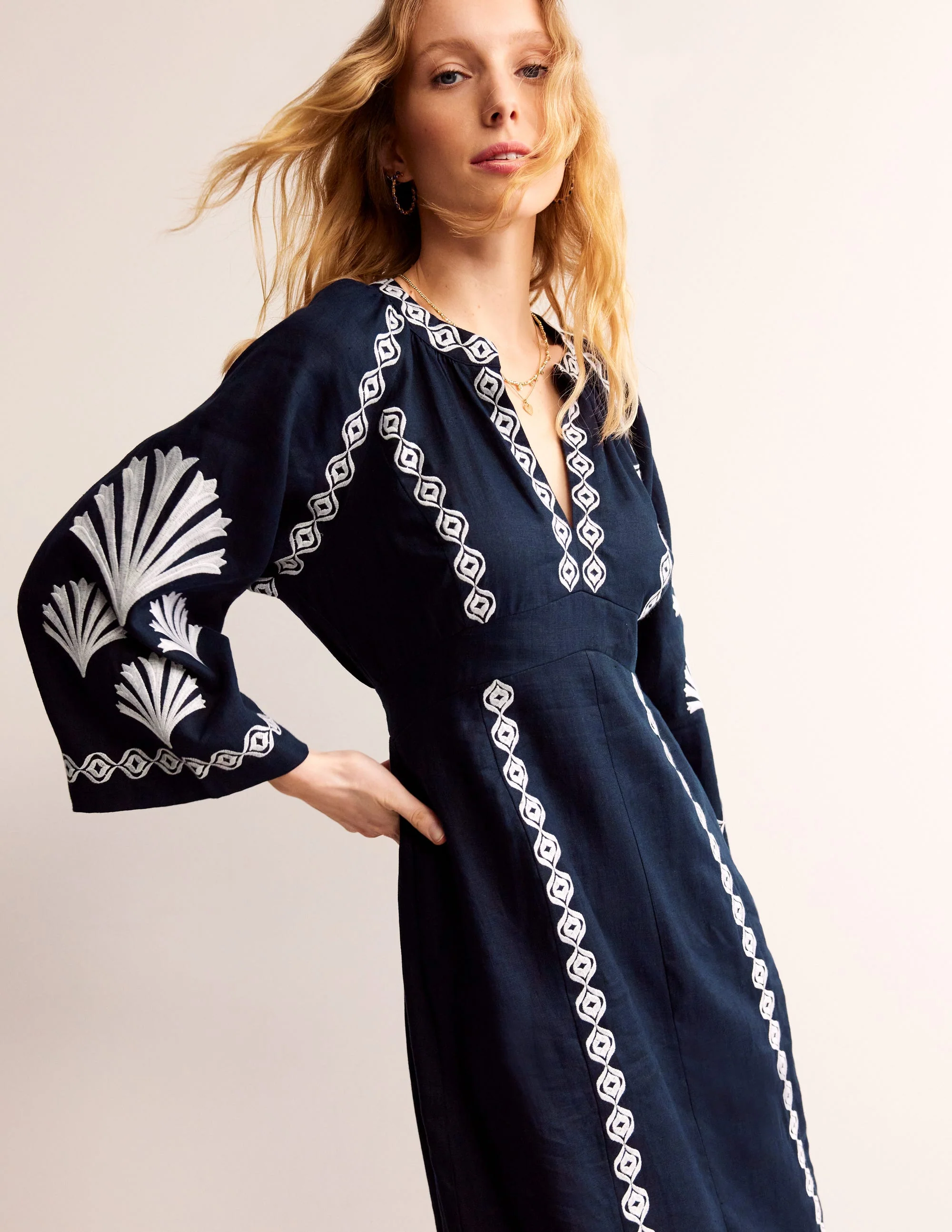 Una Leinenkleid mit Stickerei-Marineblau - Image 2