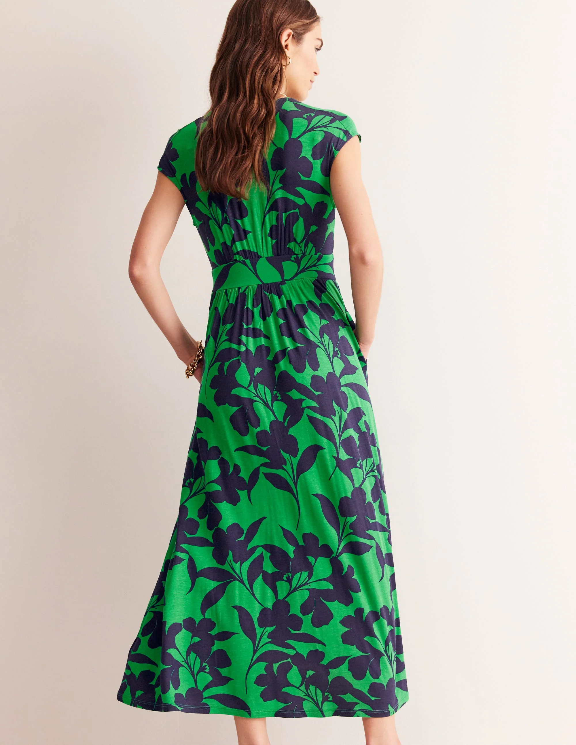Vanessa Maxi-Wickelkleid aus Jersey-Grün, Blütensilhouette - Image 3