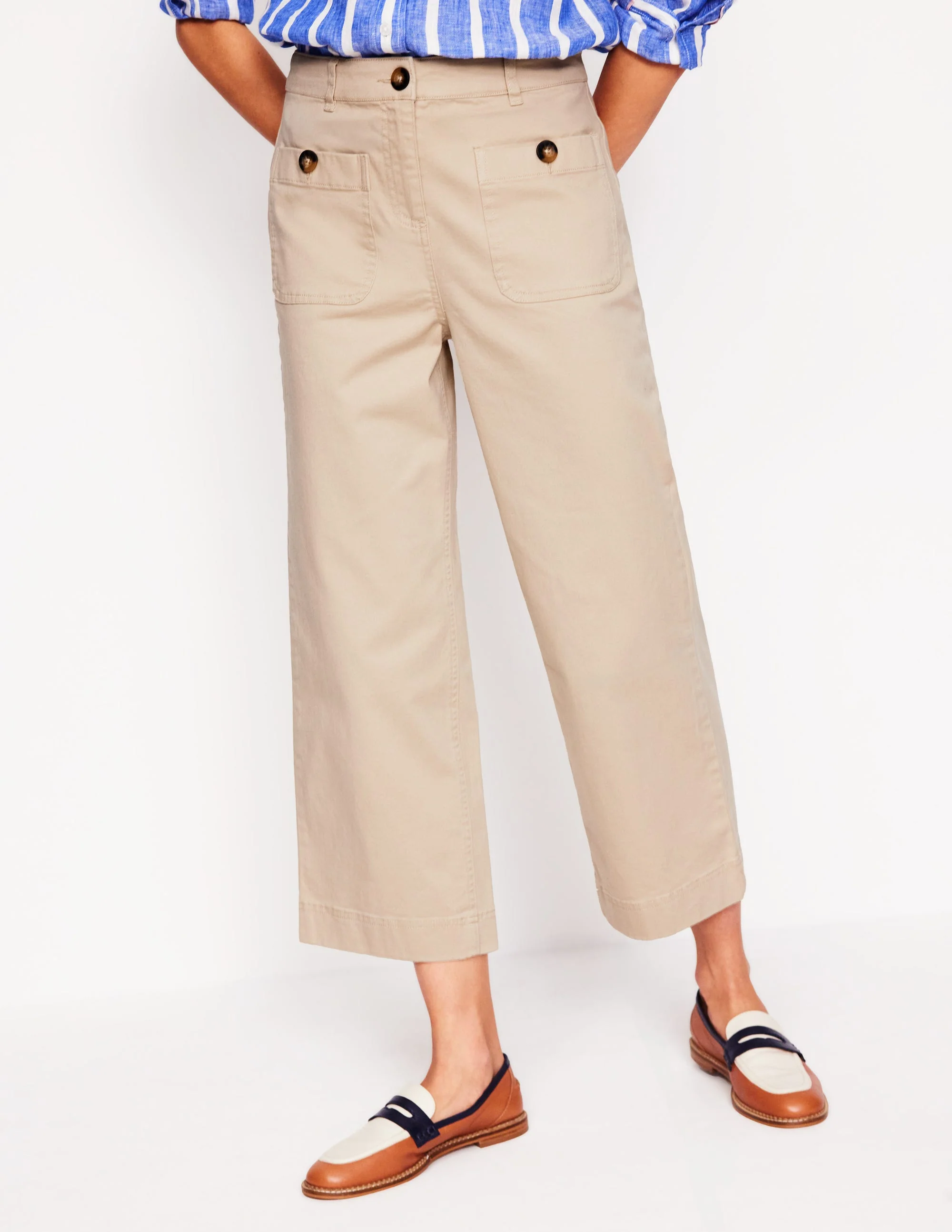 Verkürzte Chinohose mit aufgesetzter Tasche-Beige - Image 4