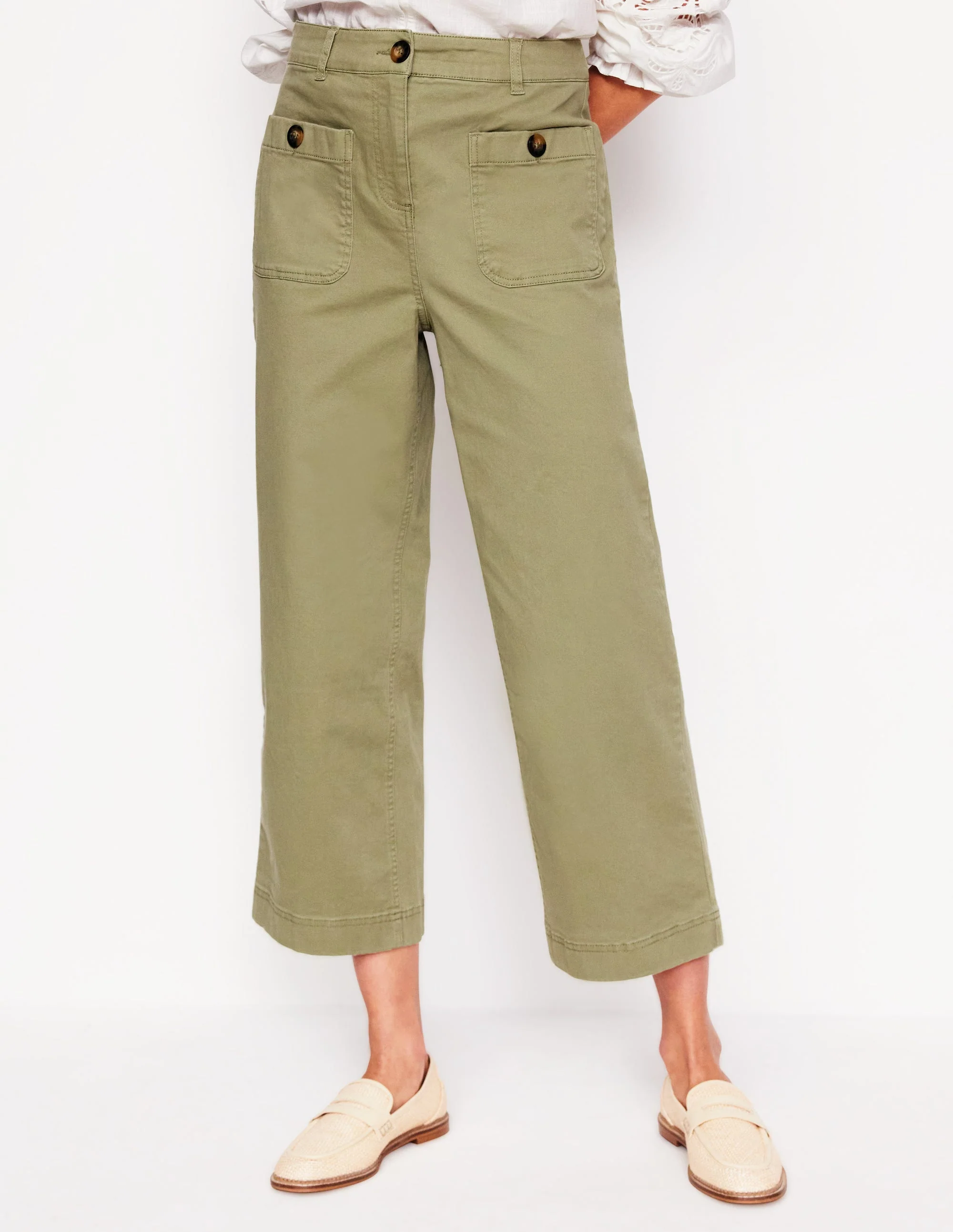 Verkürzte Chinohose mit aufgesetzter Tasche-Lärchengrün - Image 4
