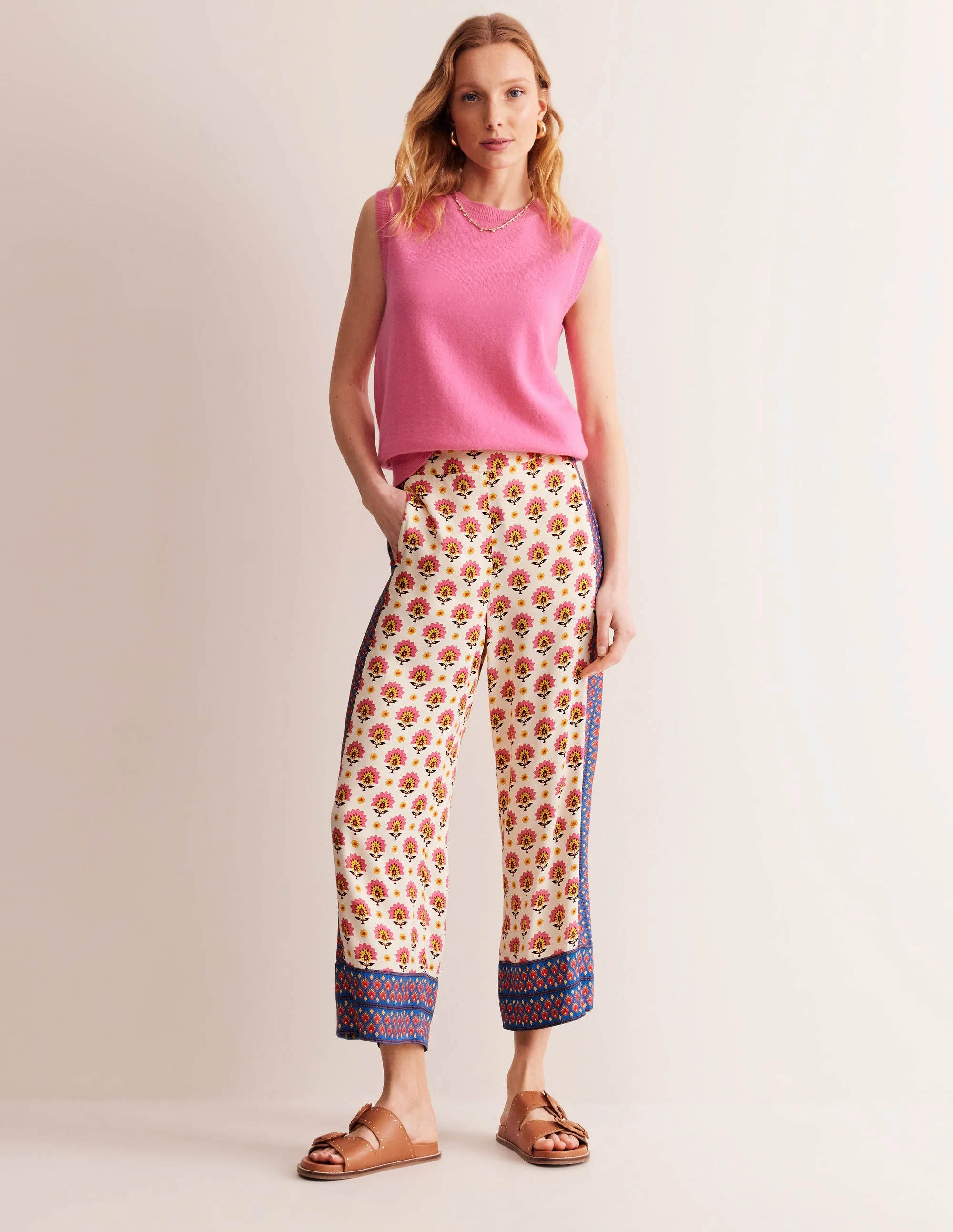 Verkürzte Satin-Hose mit geradem Schnitt-Naturweiß, Blumenmuster - Image 5