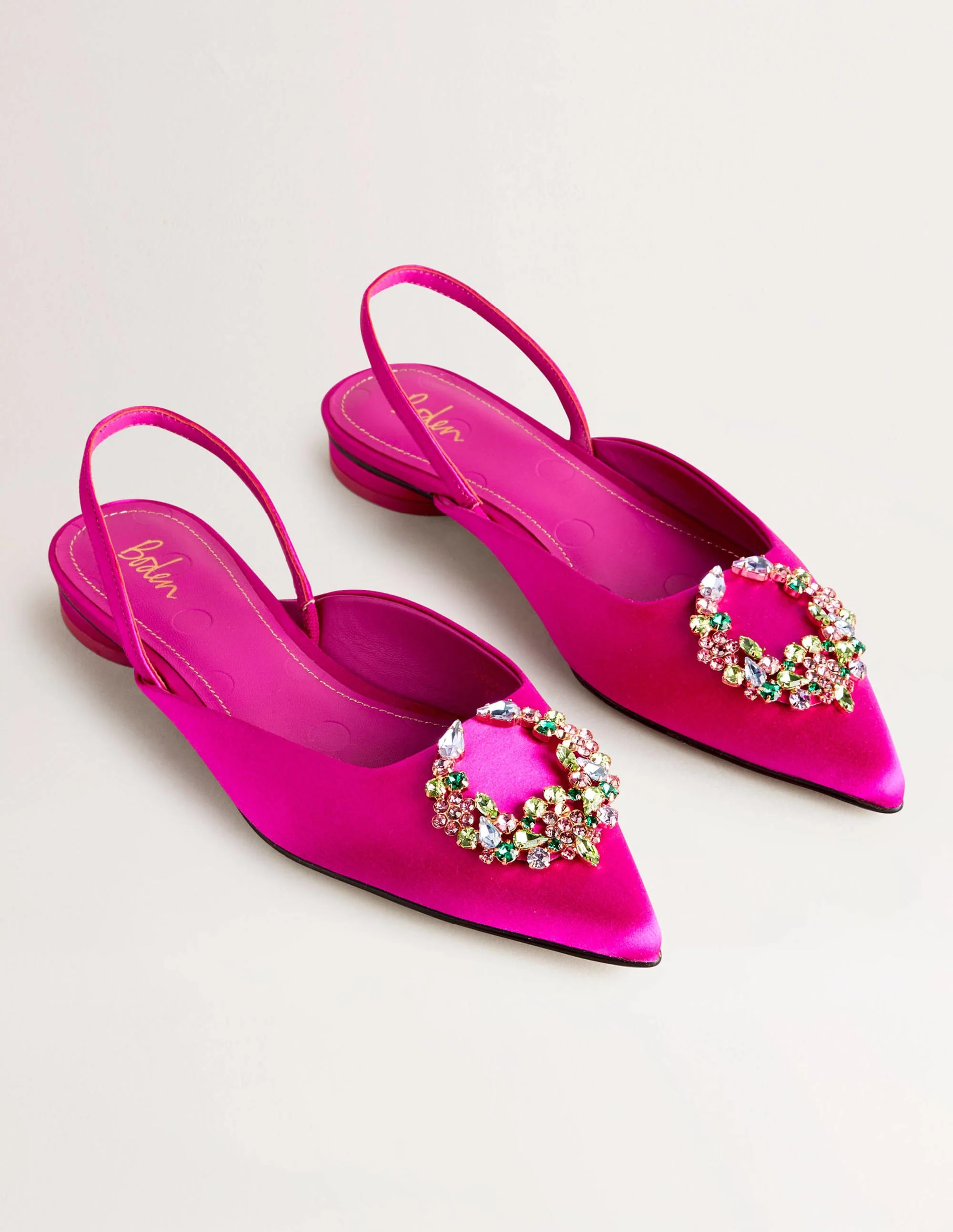Verzierte Riemchensandalen aus Satin-Wassermelonenrosa, Bunte Schmucksteine - Image 2