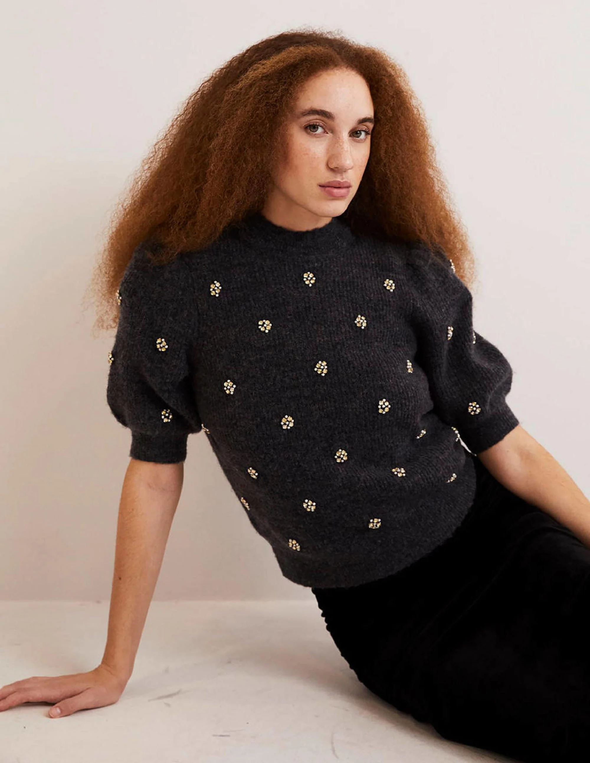 Verziertes flauschiges T-Shirt-Anthrazit Melange, Verzierung