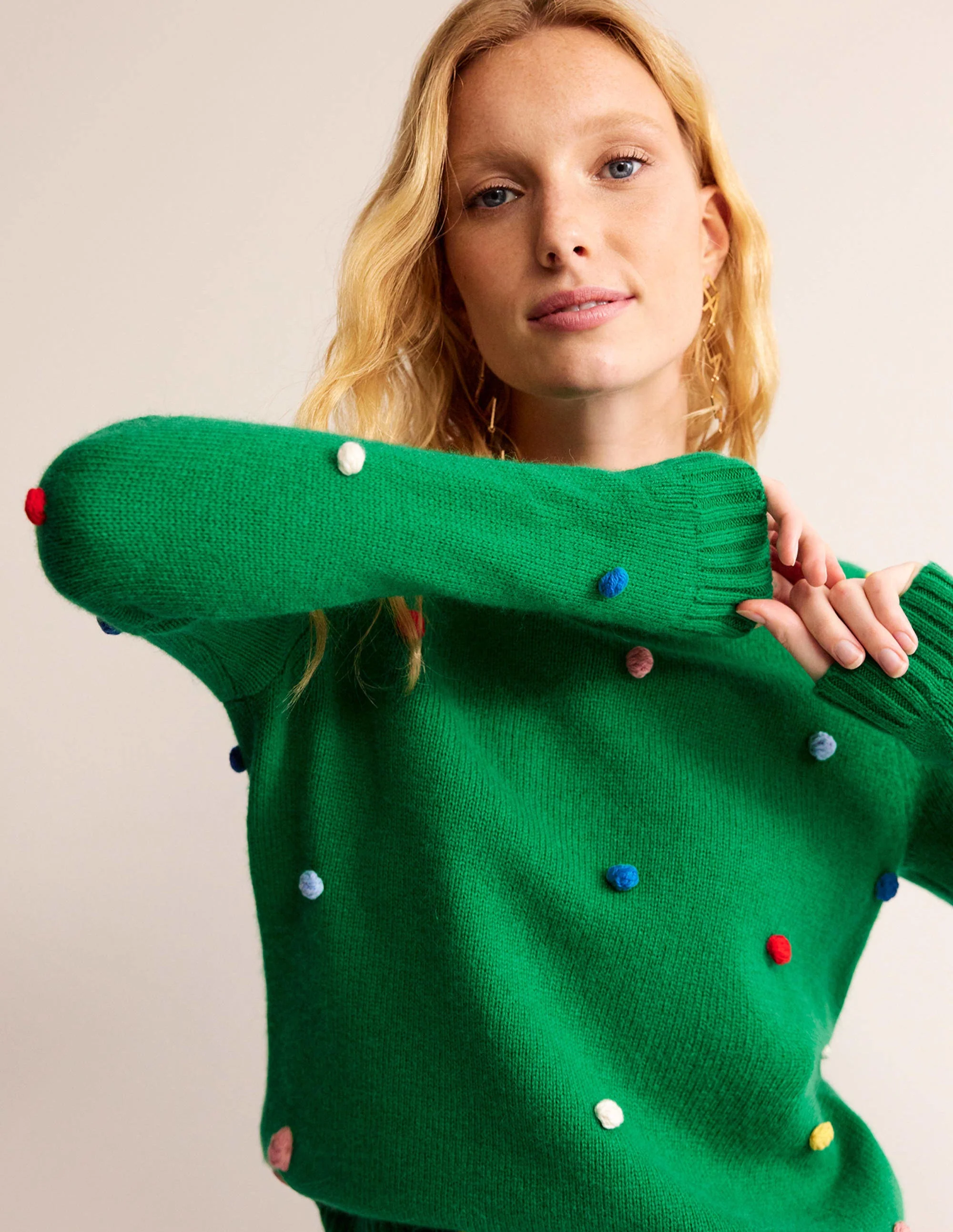 Weihnachtlicher Pompom-Pullover-Veridiangrün