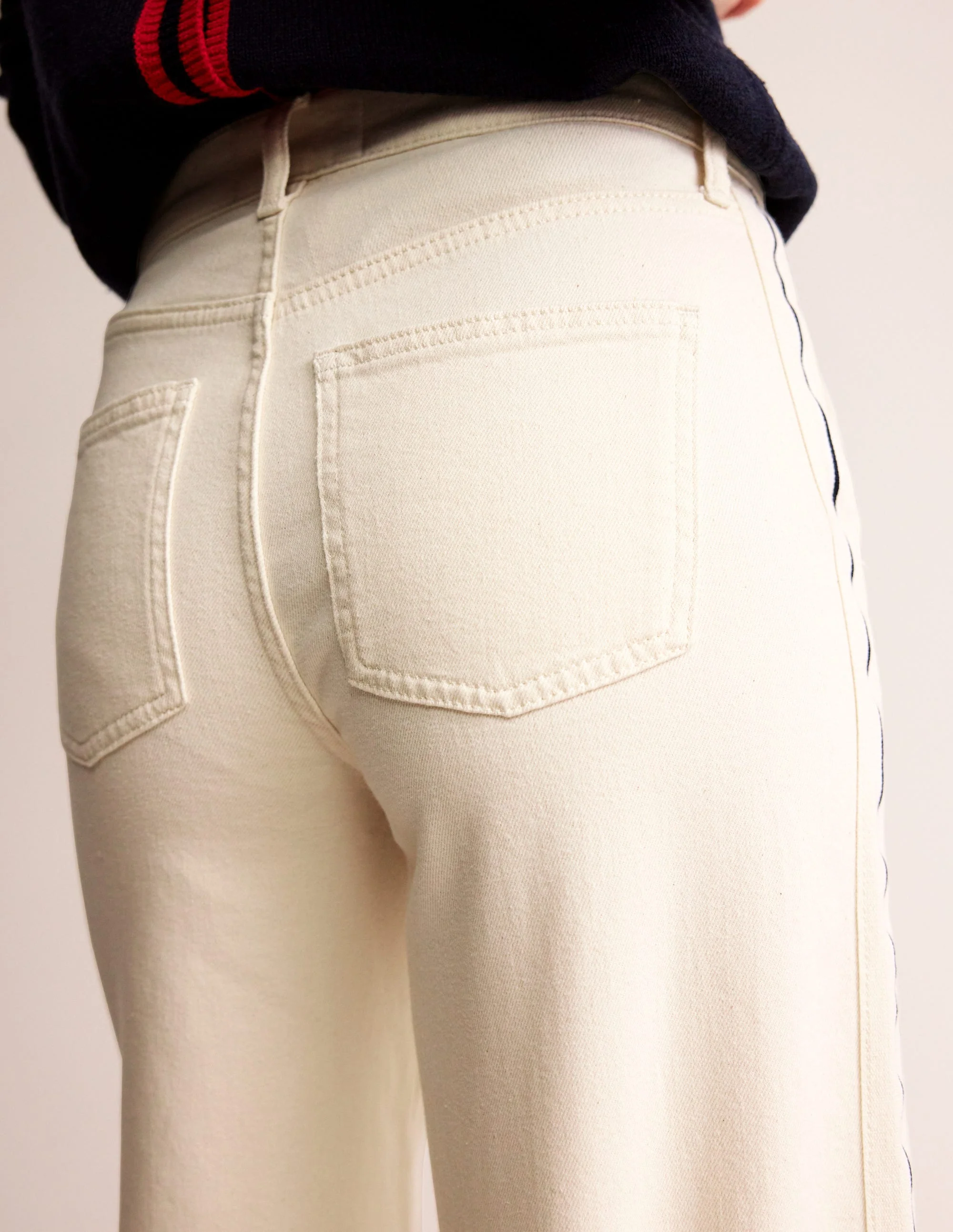Weit geschnittene, verkürzte Jeans mit seitlichen Streifen-Beige - Image 3