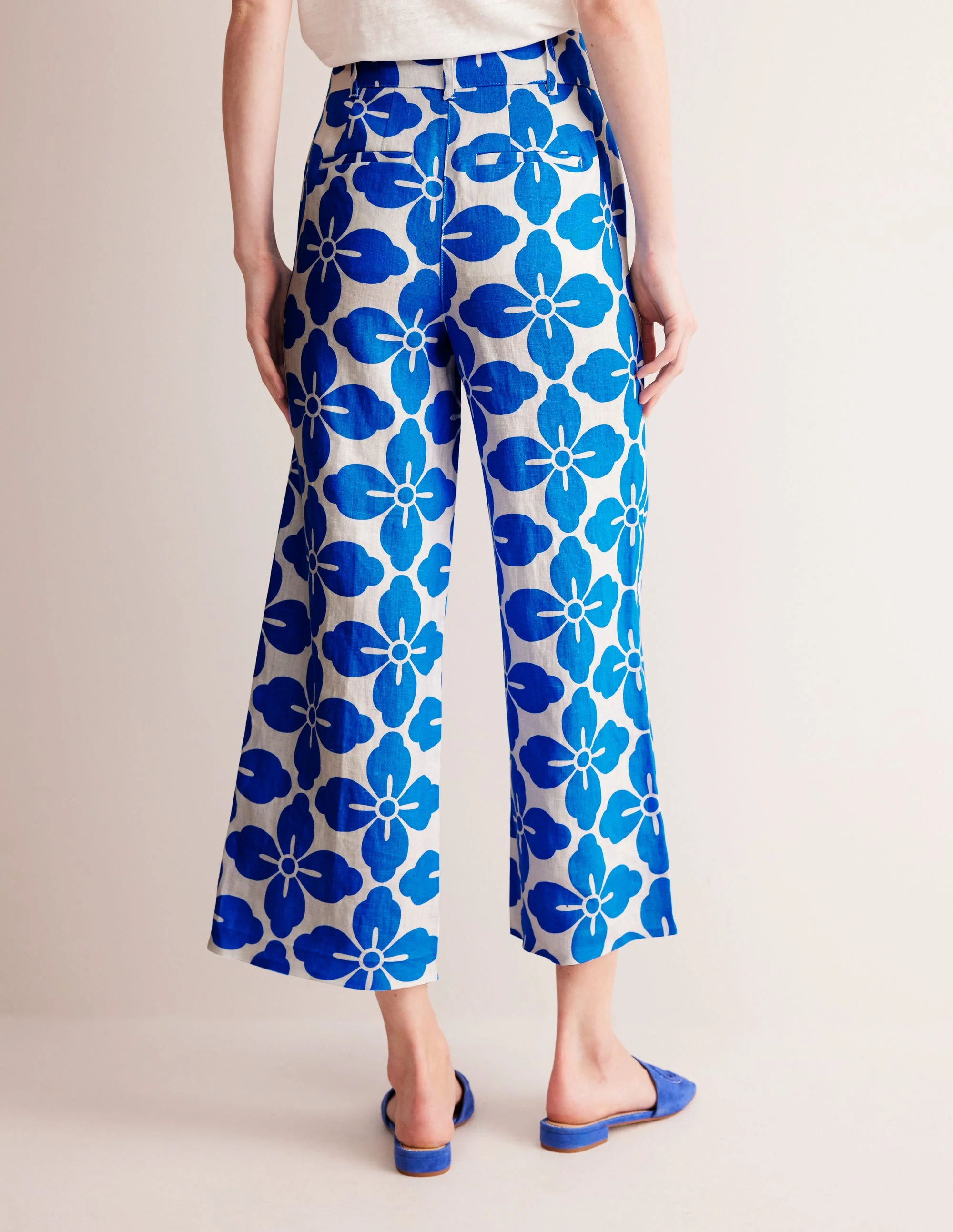 Westbourne Verkürzte Leinenhose-Indigofink, Blumenmuster Kachel - Image 3