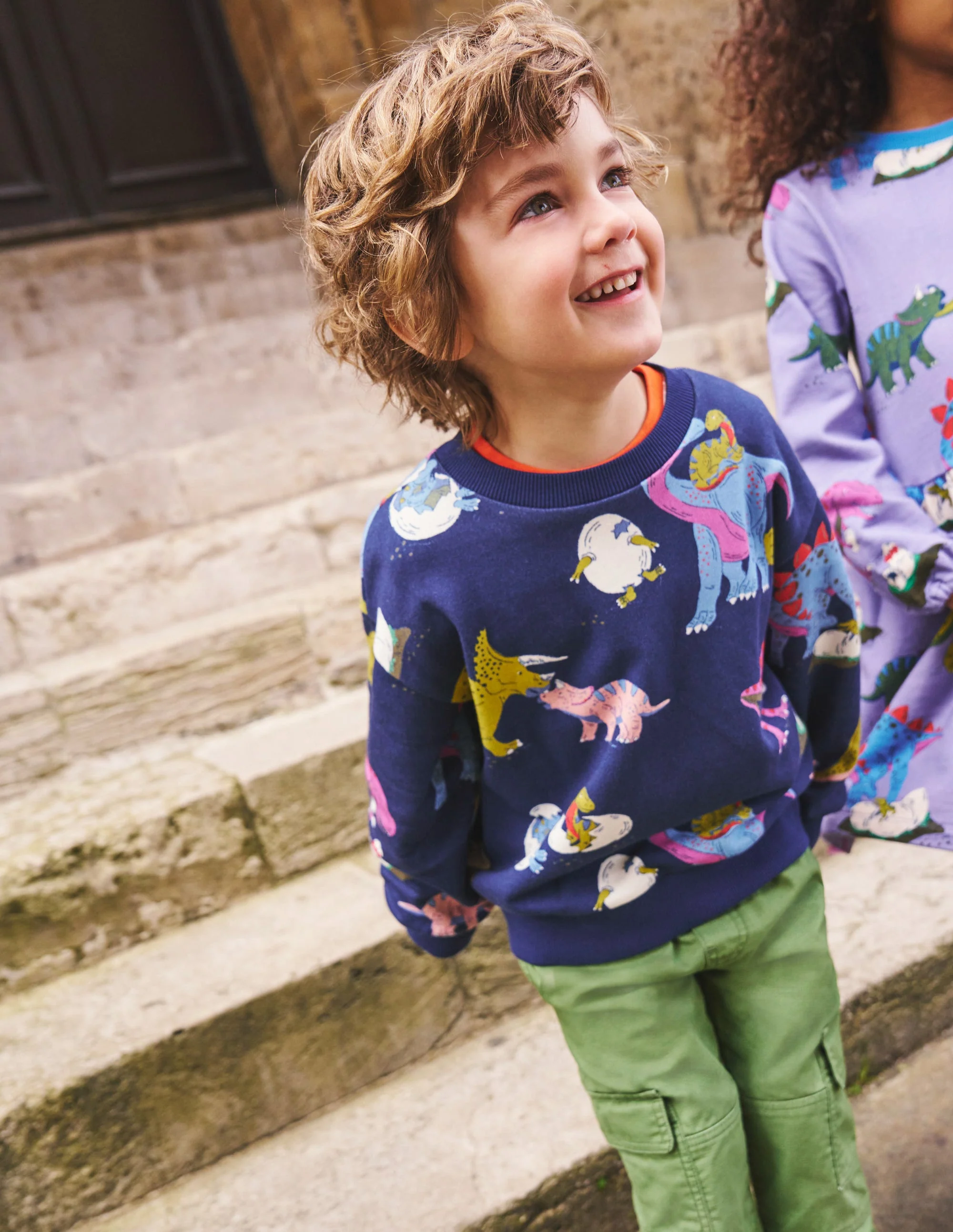 Bedrucktes Sweatshirt-Bunt Dino-Familie - Image 8