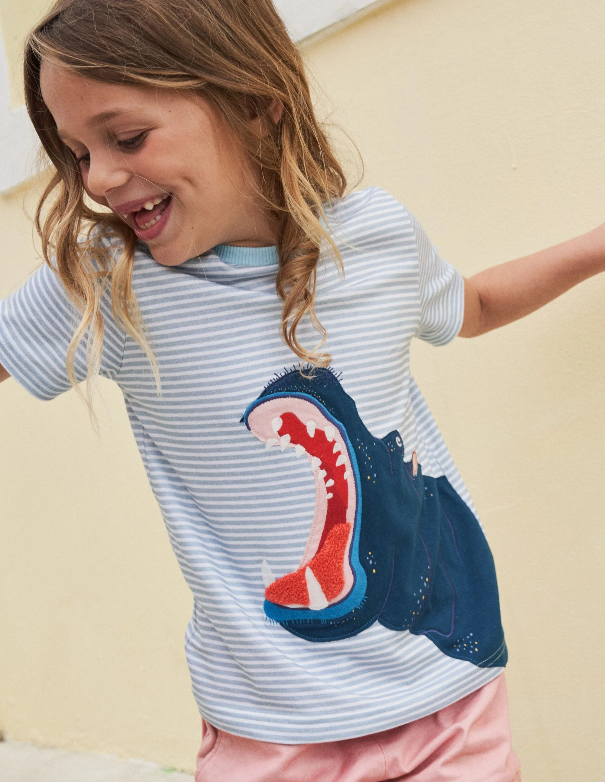 Gestreiftes T-Shirt mit Tierapplikation-Küstenblau, Nilpferd - Image 5