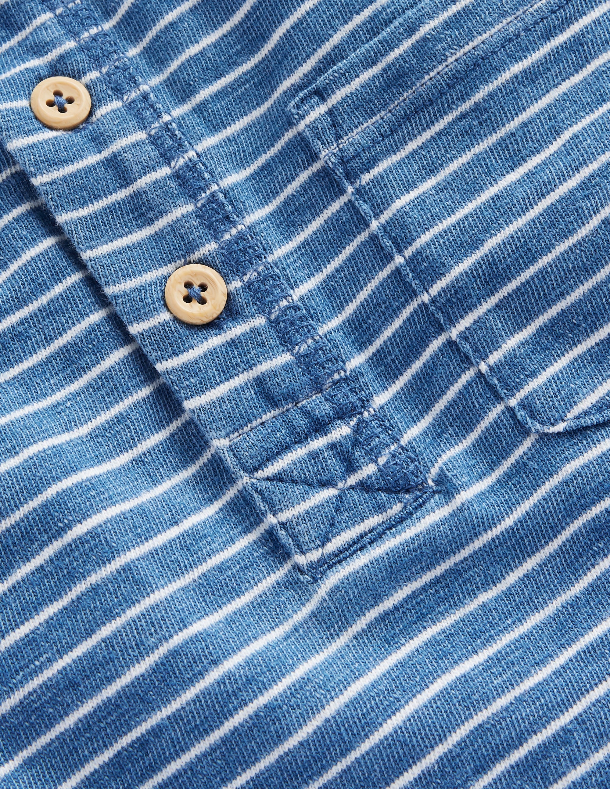 Henley T-Shirt aus gewaschener Baumwolle-Indigo Streifen - Image 3