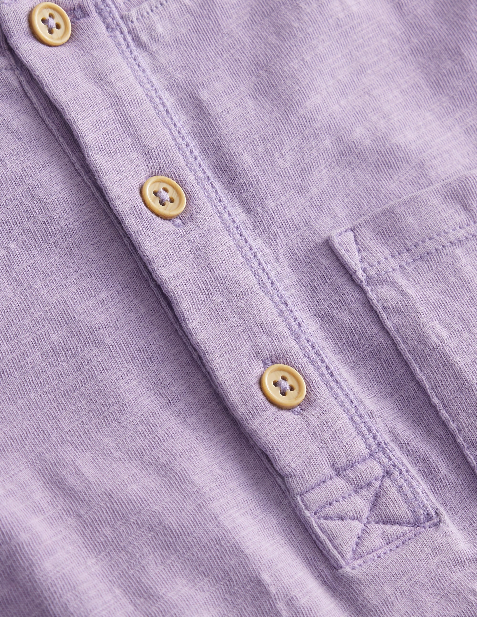 Henley T-Shirt aus gewaschener Baumwolle-Rittersporn „Misty Lavender“ - Image 3