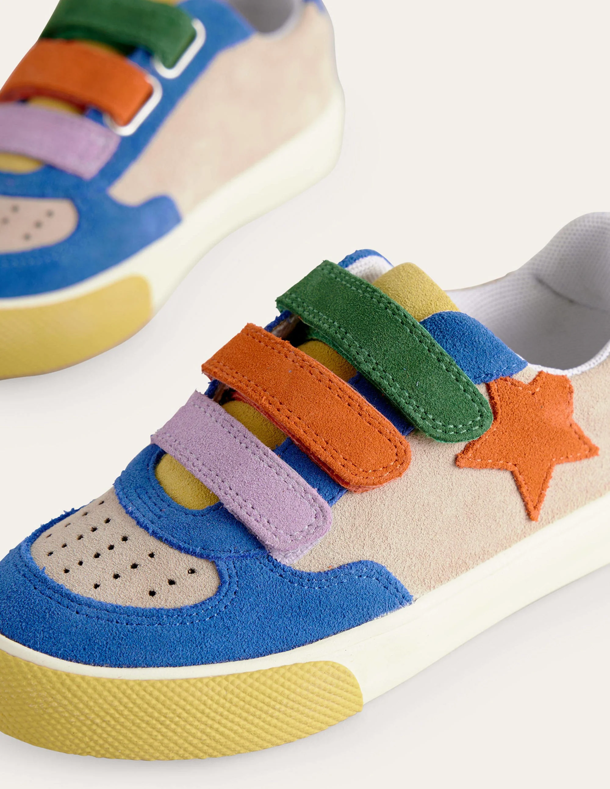 Niedrige Sneaker aus Leder-Bunt Blockfarben Stern - Image 3