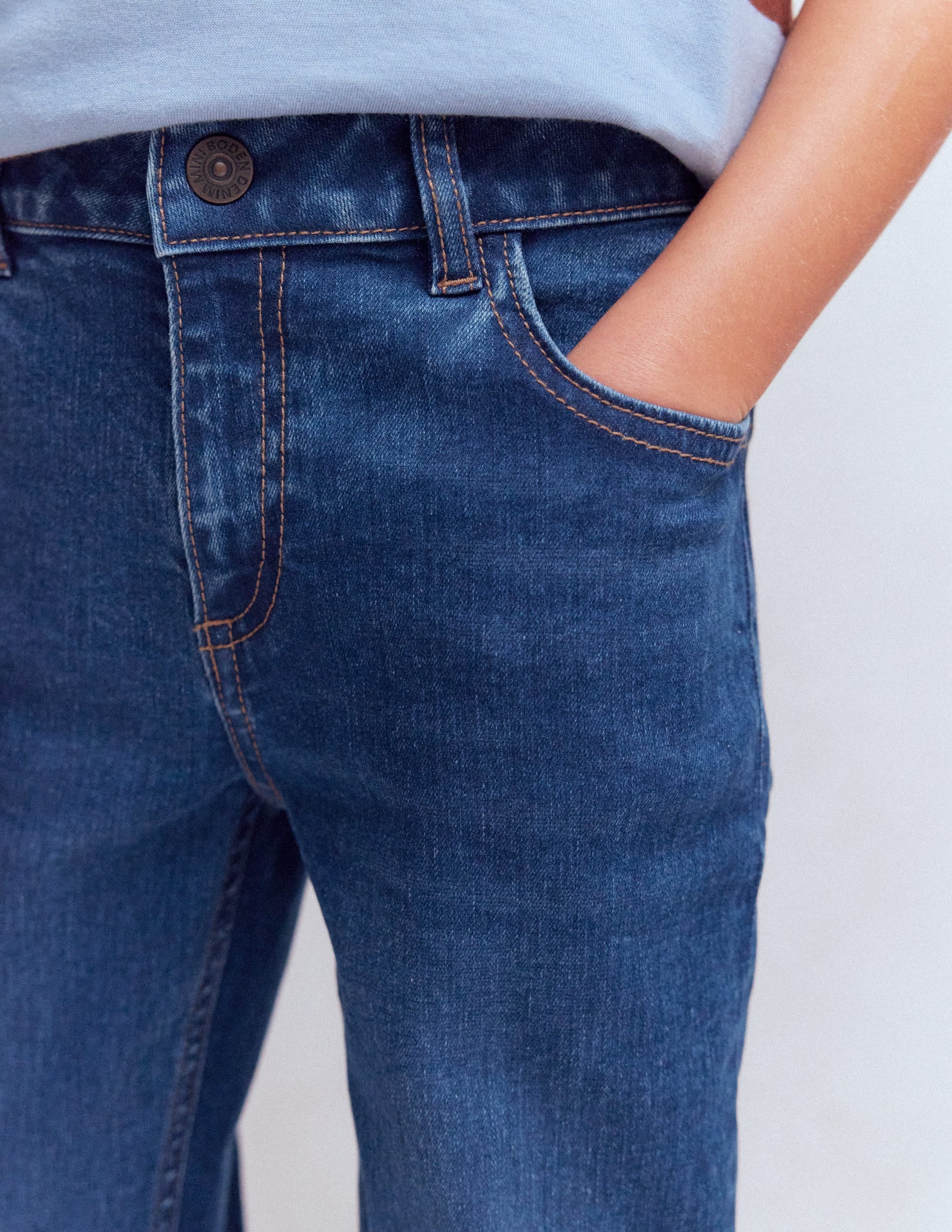 Schmal geschnittene Adventure-Flex-Jeans-Mittlere Mischung Denim - Image 2