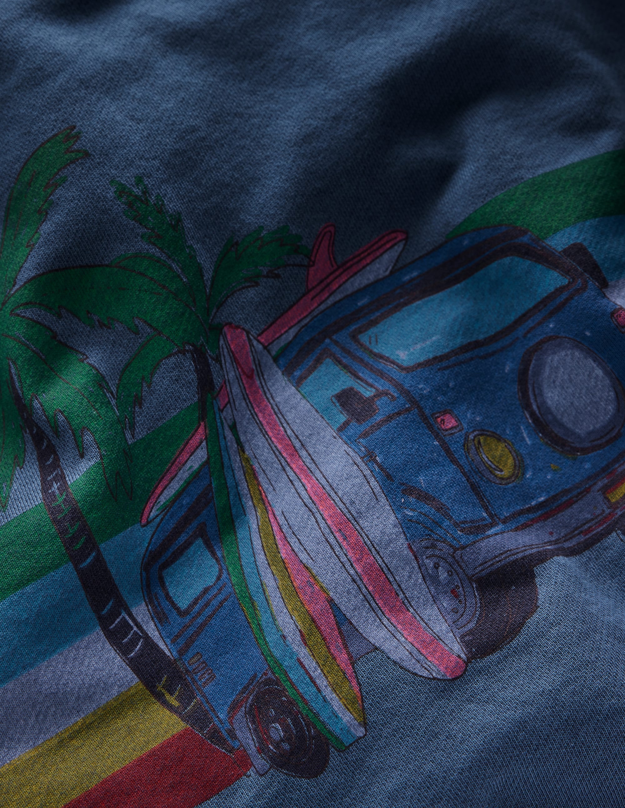 Stückgefärbter Grafik-Kapuzenpullover-Urlaubsmotiv mit Auto - Image 4
