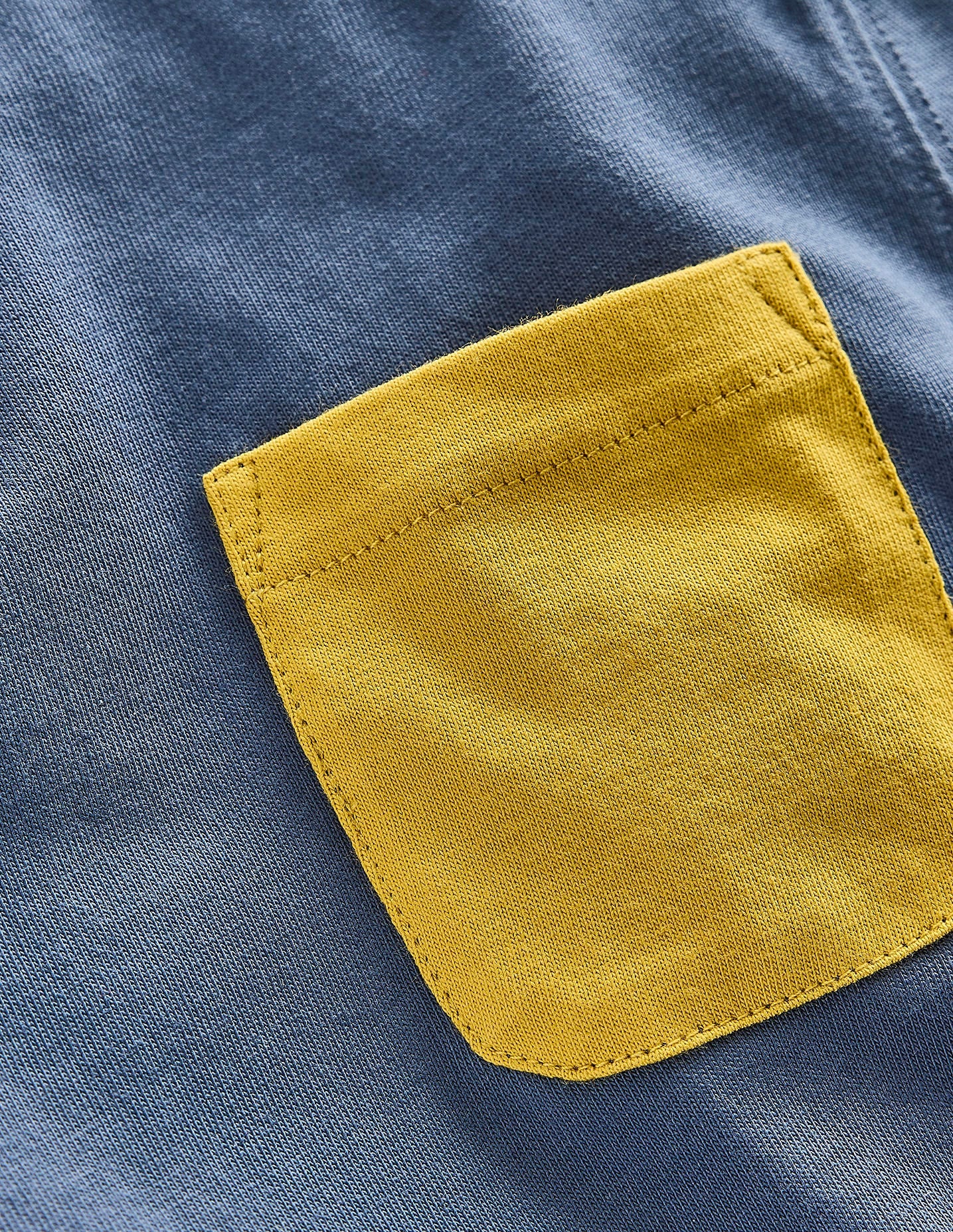 T-Shirt in Blockfarben-Roboterblau/Kanariengelb - Image 3