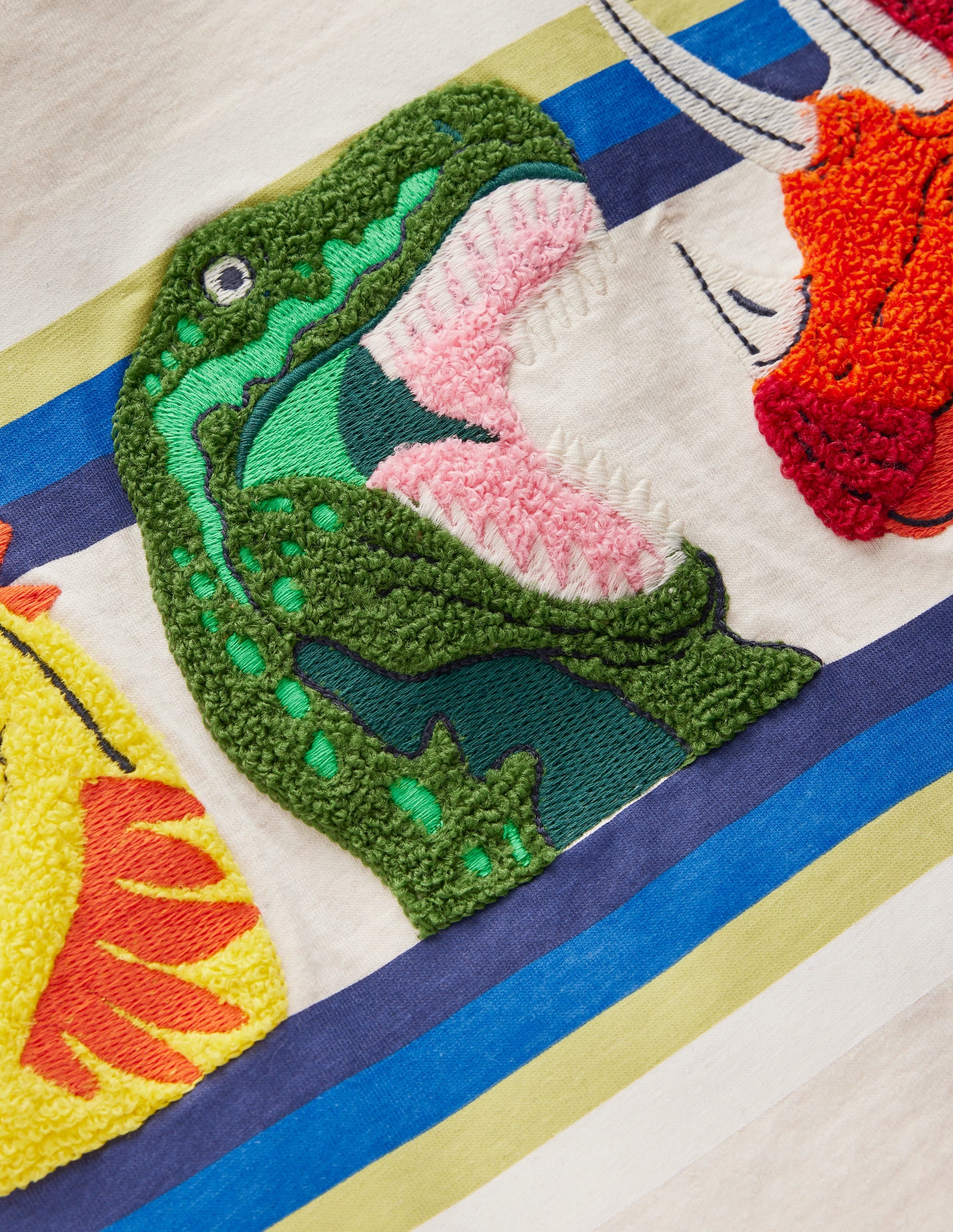 T-Shirt mit Applikation-Haferbeige Meliert Dino Streifen - Image 3