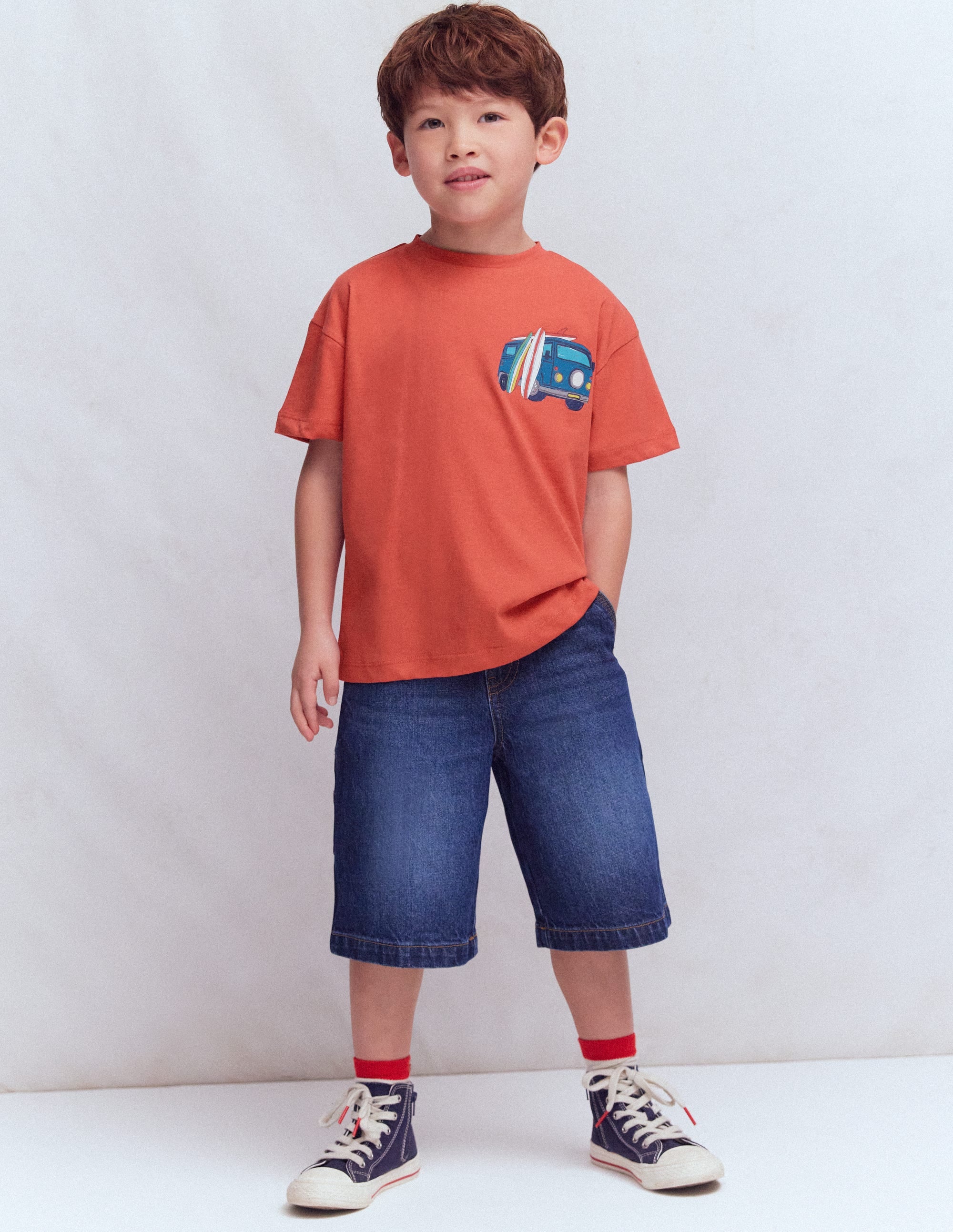 T-Shirt mit Druck auf Vorder- und Rückseite-Gebranntes Sienna Camper - Image 2