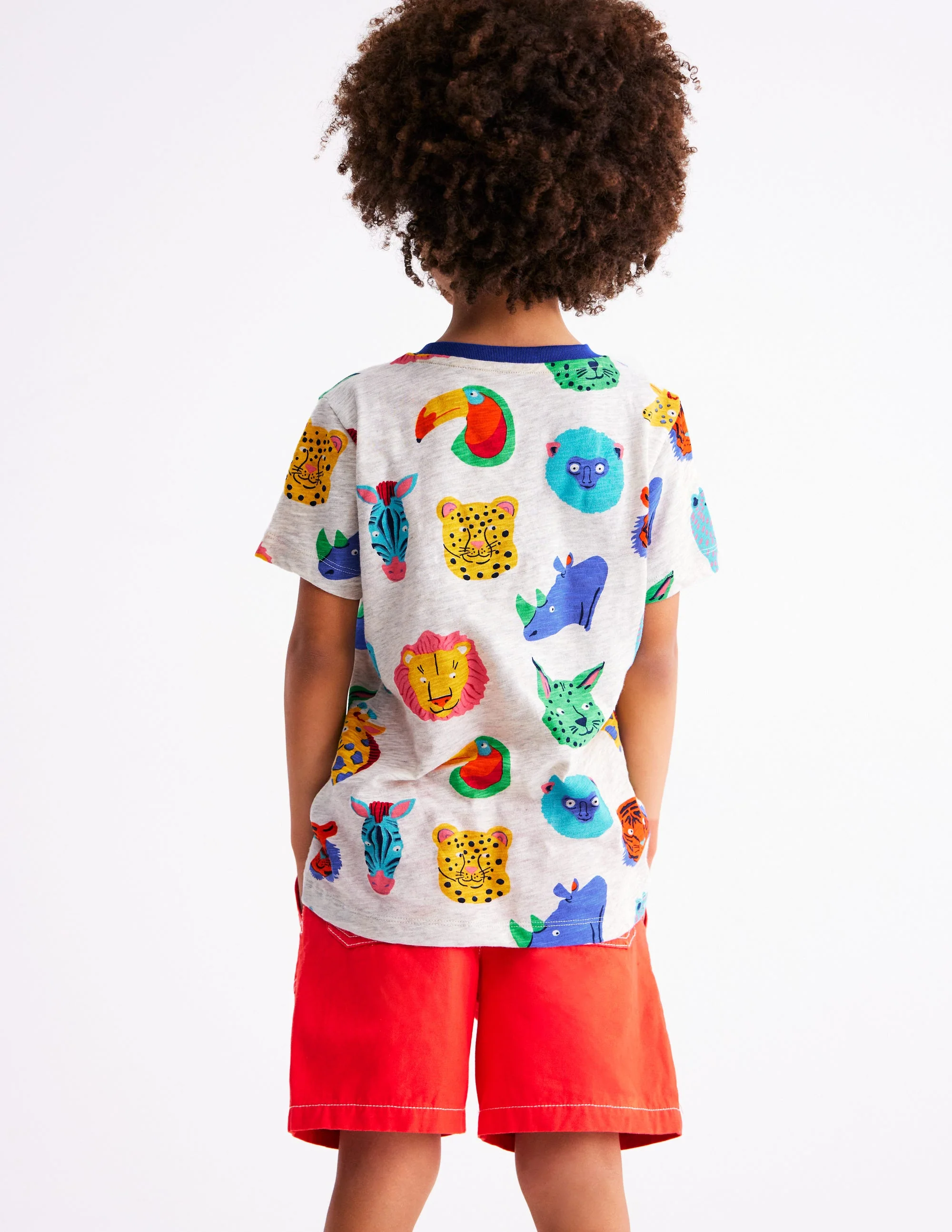 T-Shirt mit durchgehendem Muster-Kokosnussmilch Dschungel - Image 4