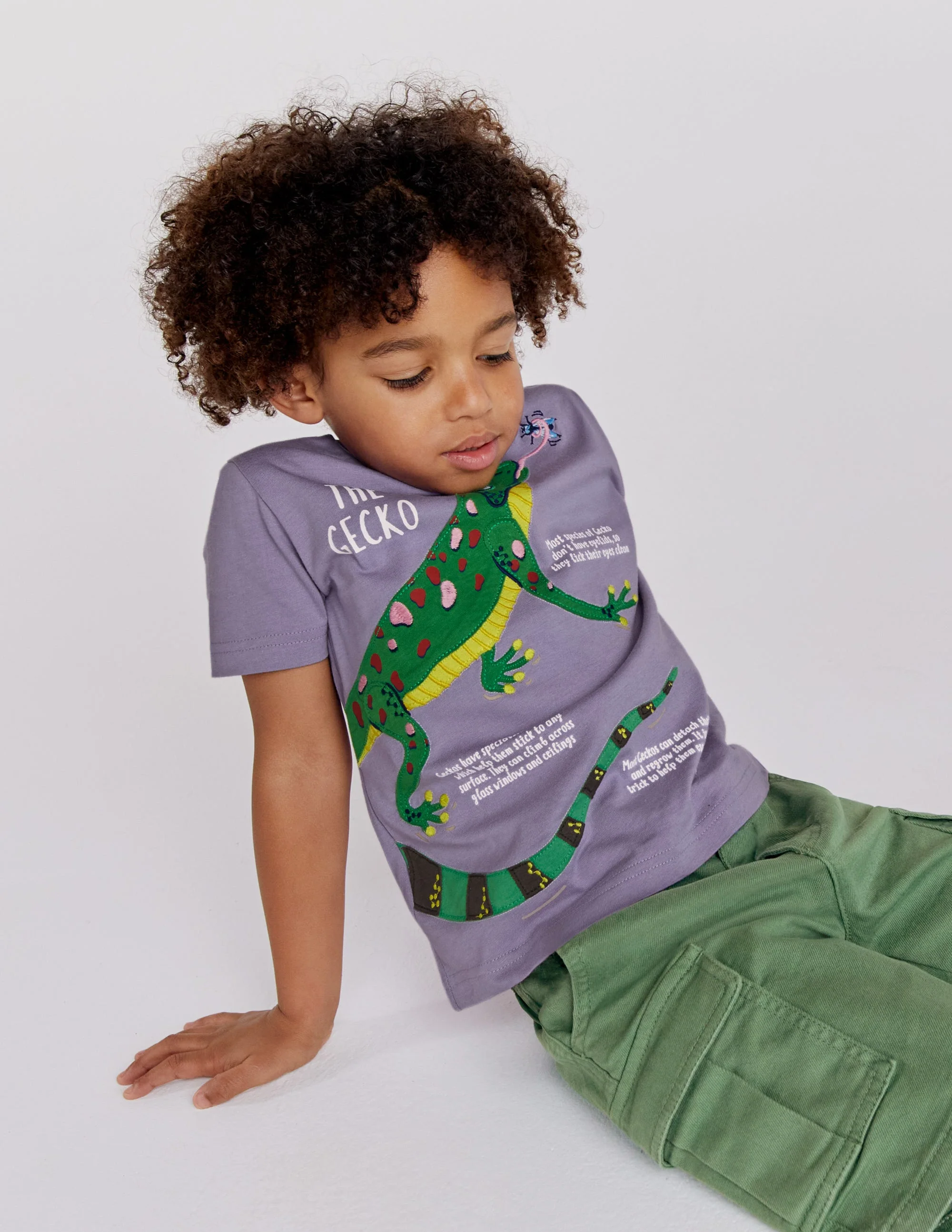 T-Shirt mit Tierfakten-Nebliges Lavendellila, Echse - Image 4