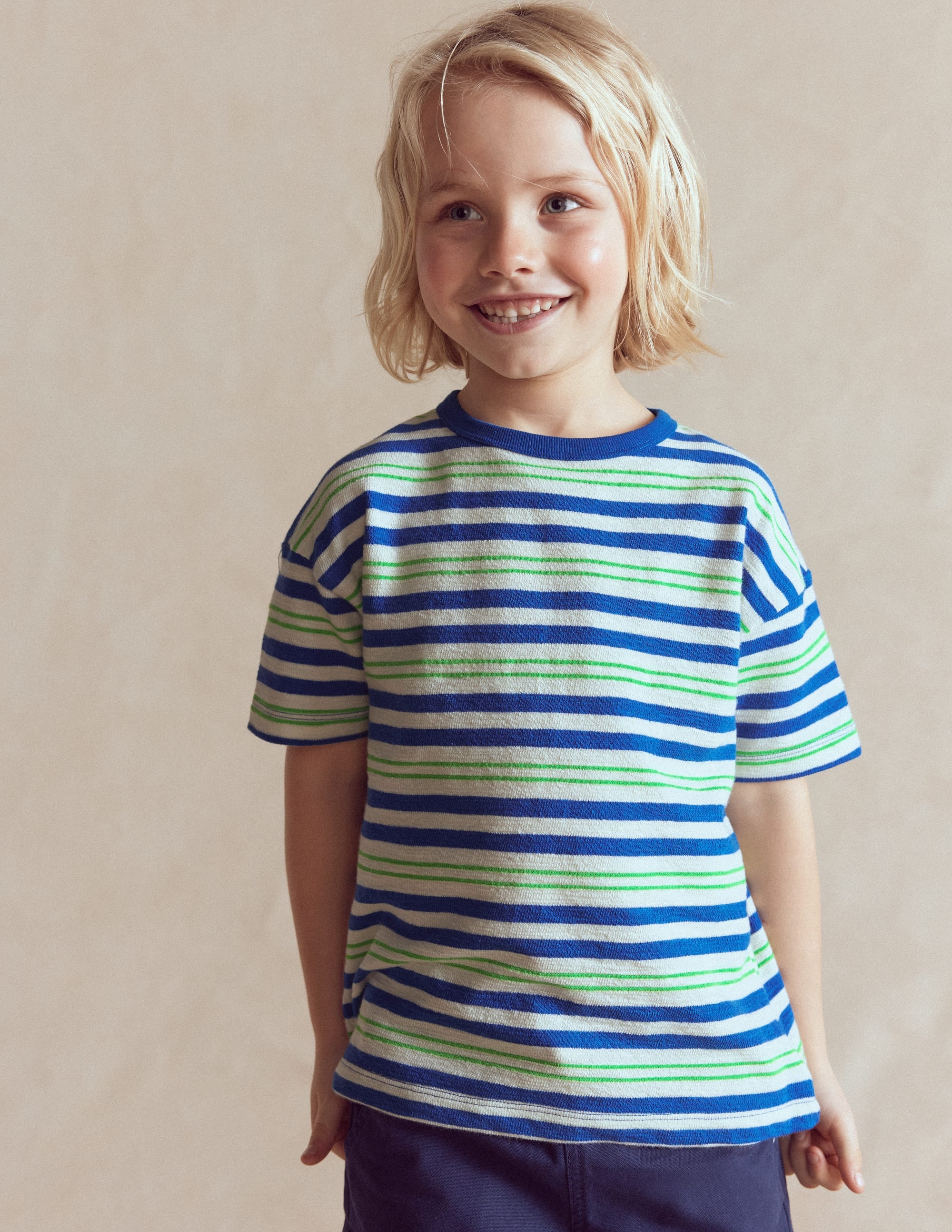 Texturiertes, gestreiftes T-Shirt-Sanftes Naturweiß/Blau/Grün