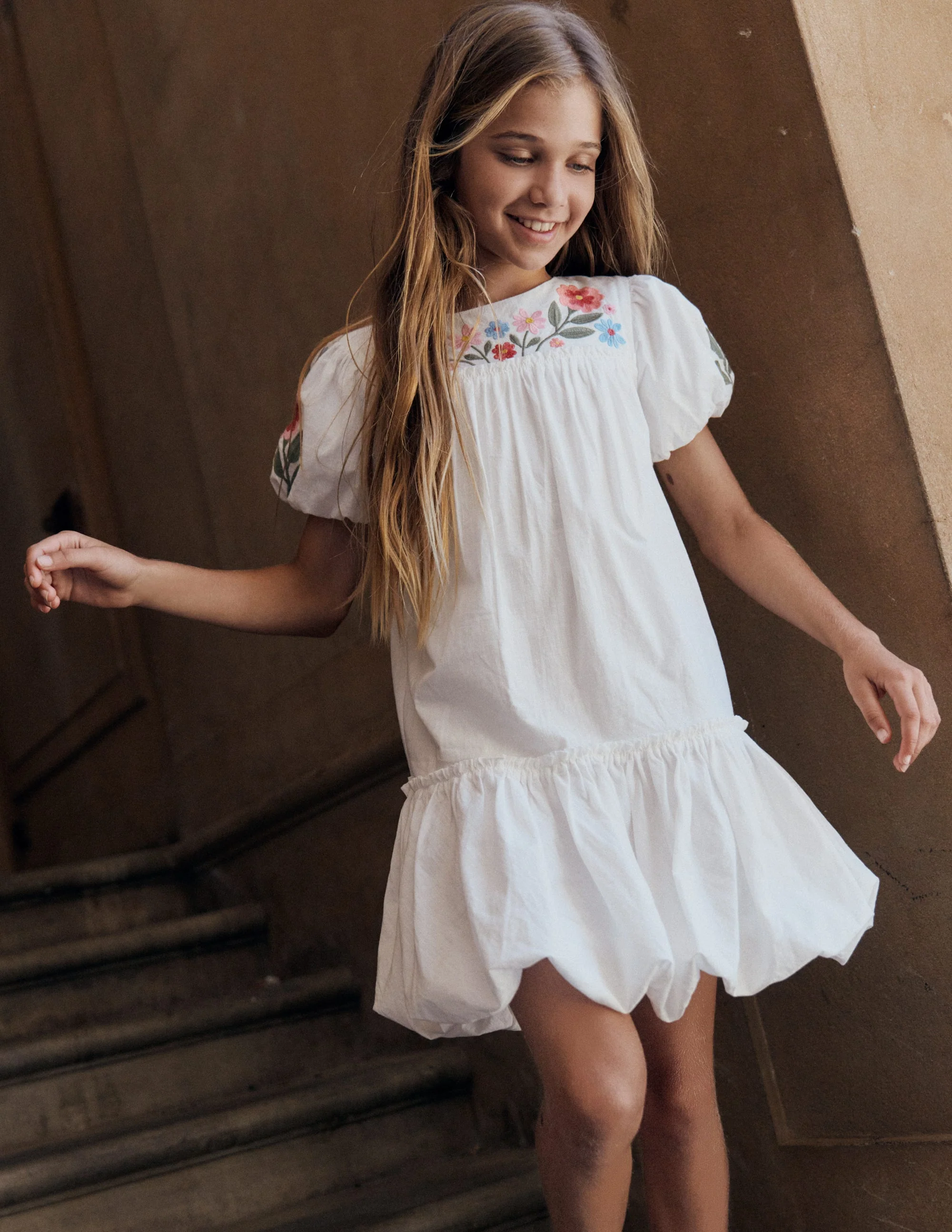 Ballonkleid mit tiefer Taille-Sanftes Naturweiß Stickerei - Image 4