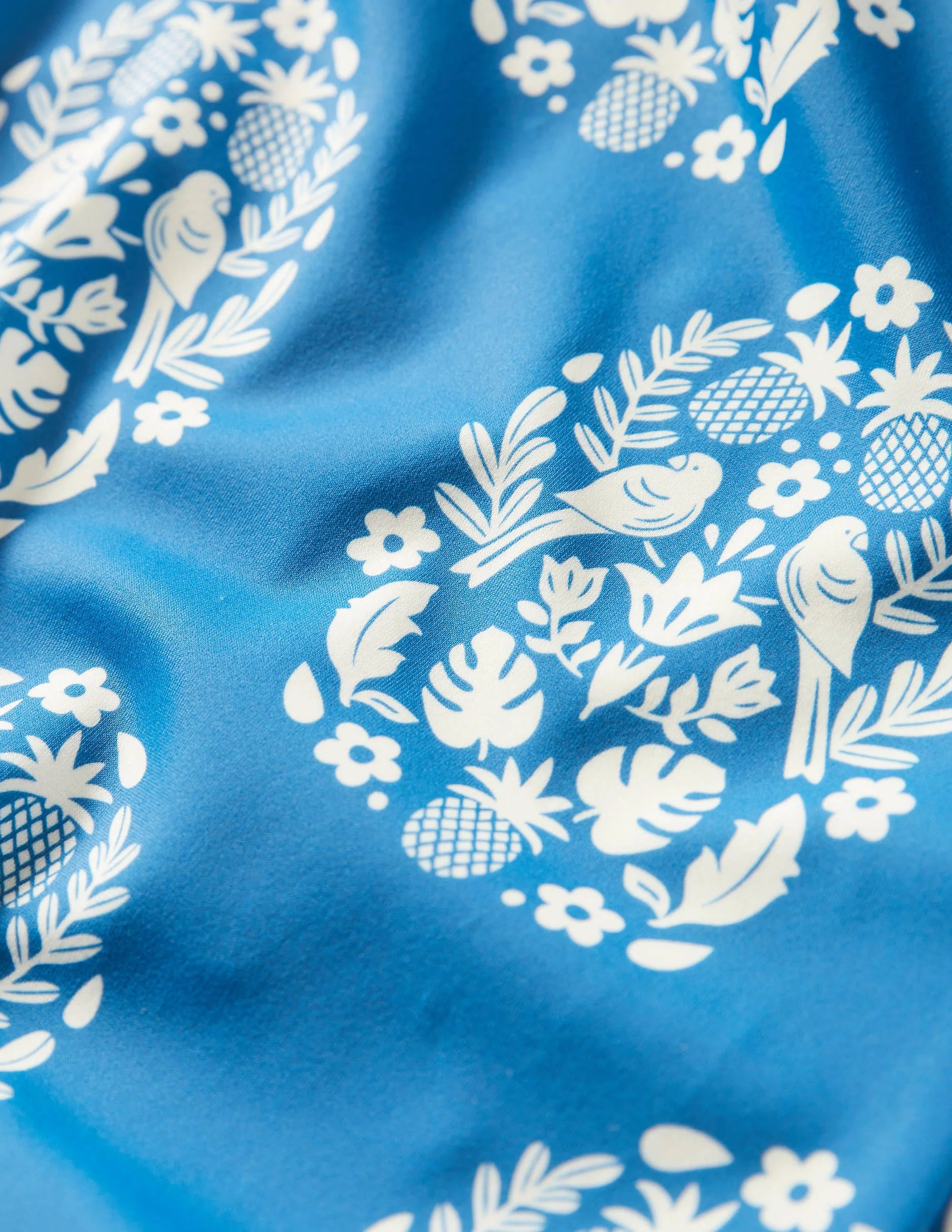 Bedruckter Badeanzug mit gekreuzten Trägern-Marineblau, Tropisches Holzschnittmuster - Image 3
