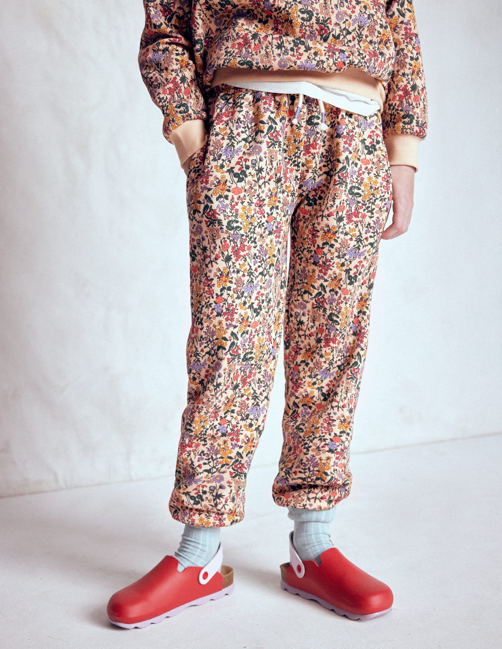 Bequeme Jogginghose mit Druck-Filigranes Blumenmuster - Image 3