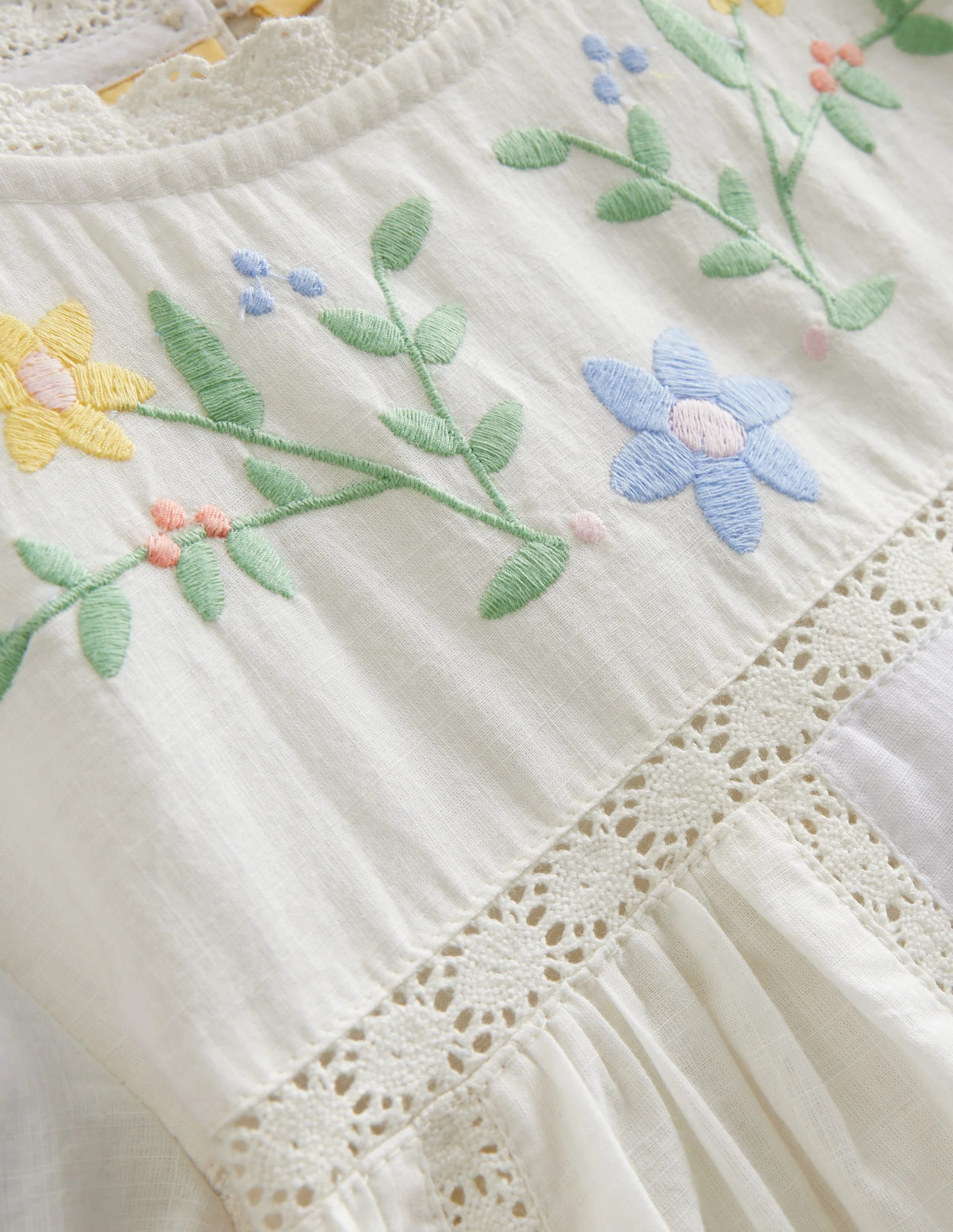 Besticktes Kleid zum Herumwirbeln-Naturweiß Blumen - Image 3