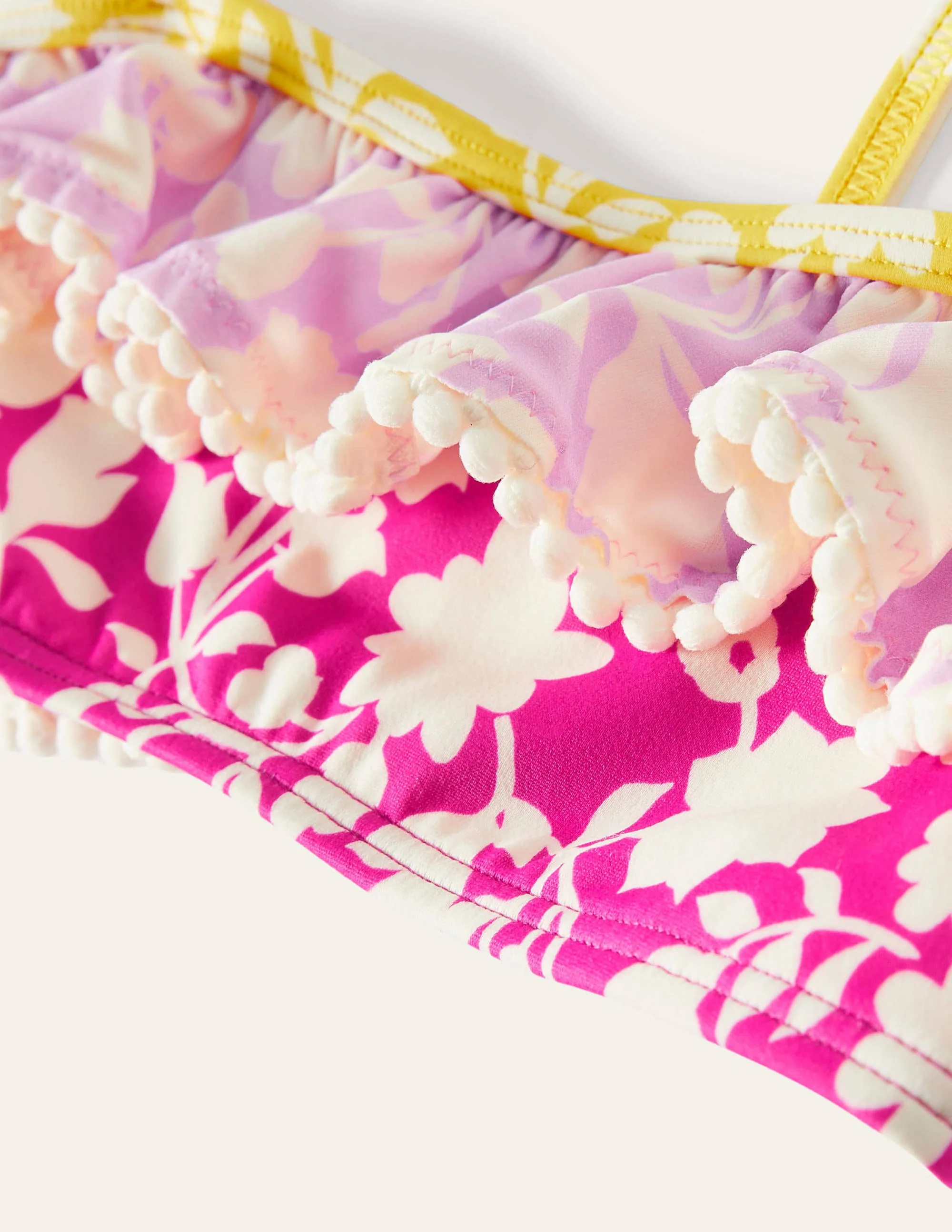 Bikini mit Mustermix und Rüschen-Beerenviolett, Paisleymuster - Image 3