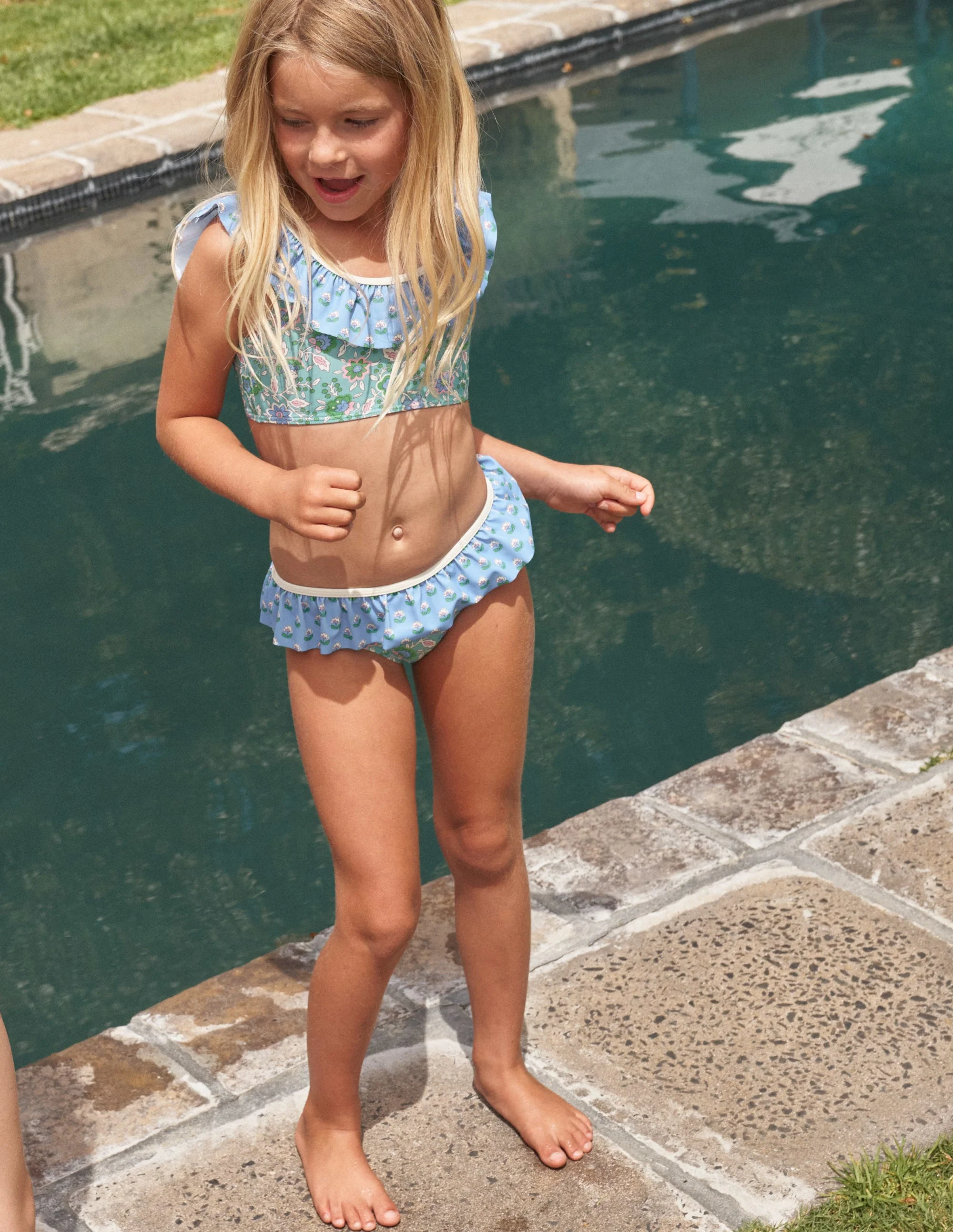 Bikini mit Rüschenborten-Wasserblau, Blumenranken - Image 4