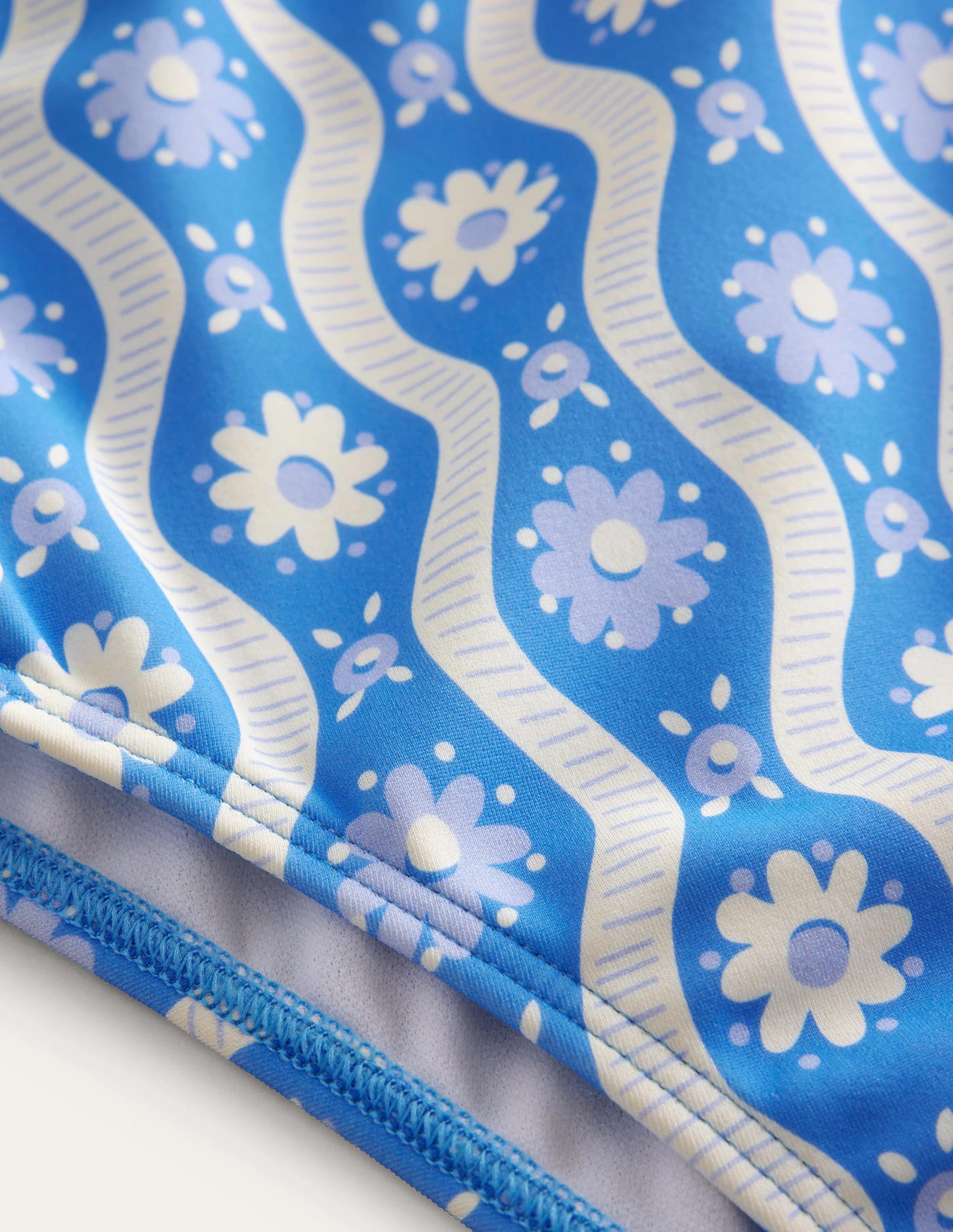 Bikinihose mit hohem Bund-Penzance-Blau, Gänseblümchen/Wellen - Image 3