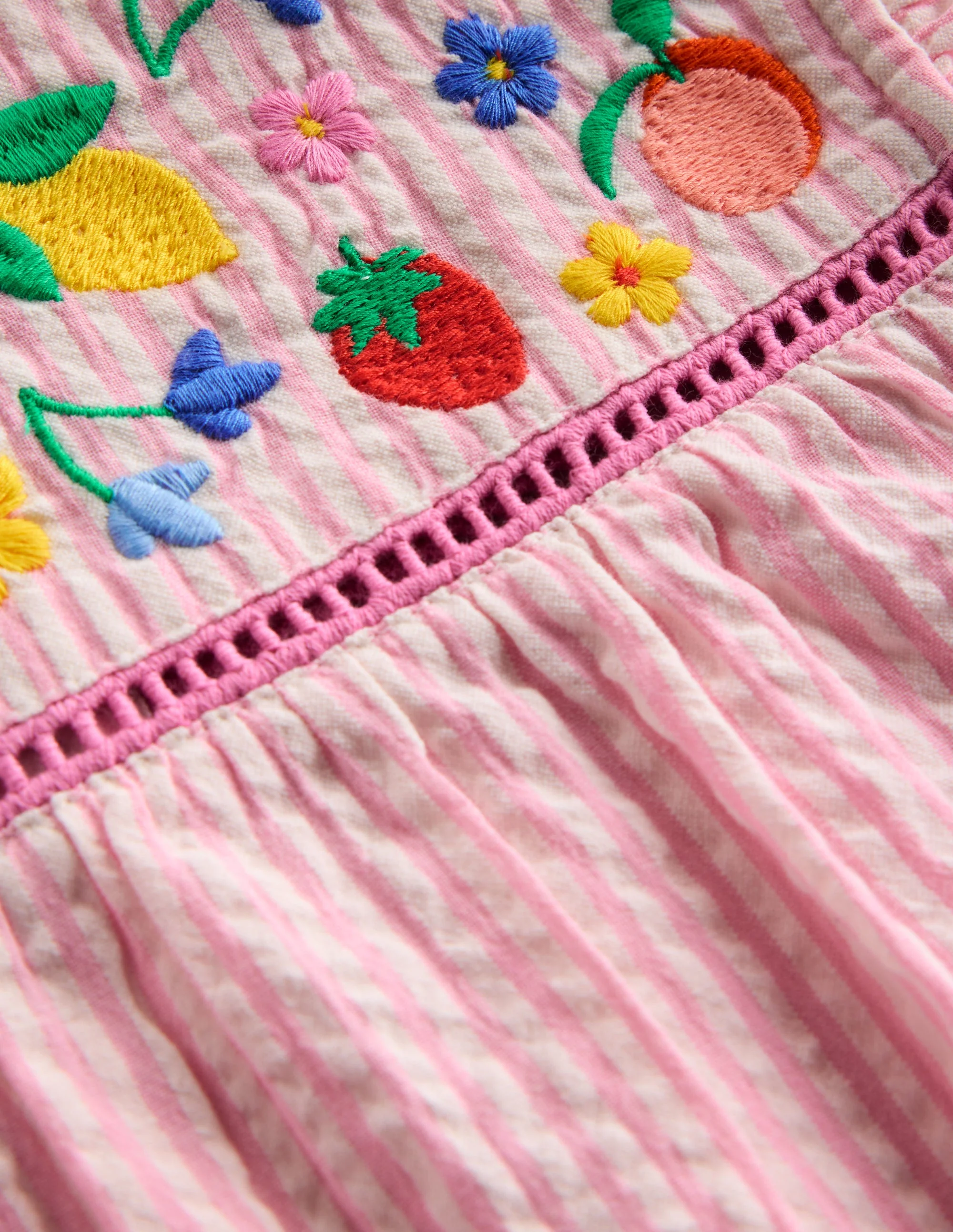 Celia Gewebtes Urlaubskleid-Rosa Streifen Obst - Image 4