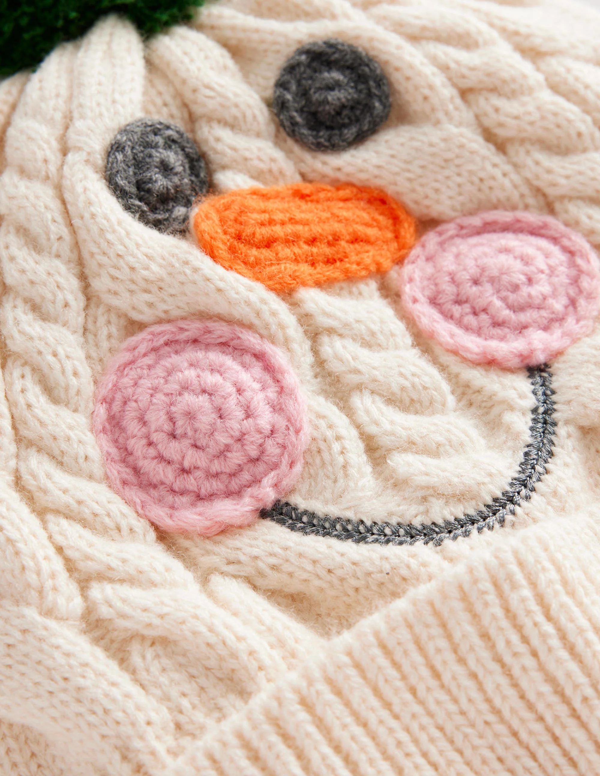 Festliche Beanie aus Strick-Schneemann - Image 2