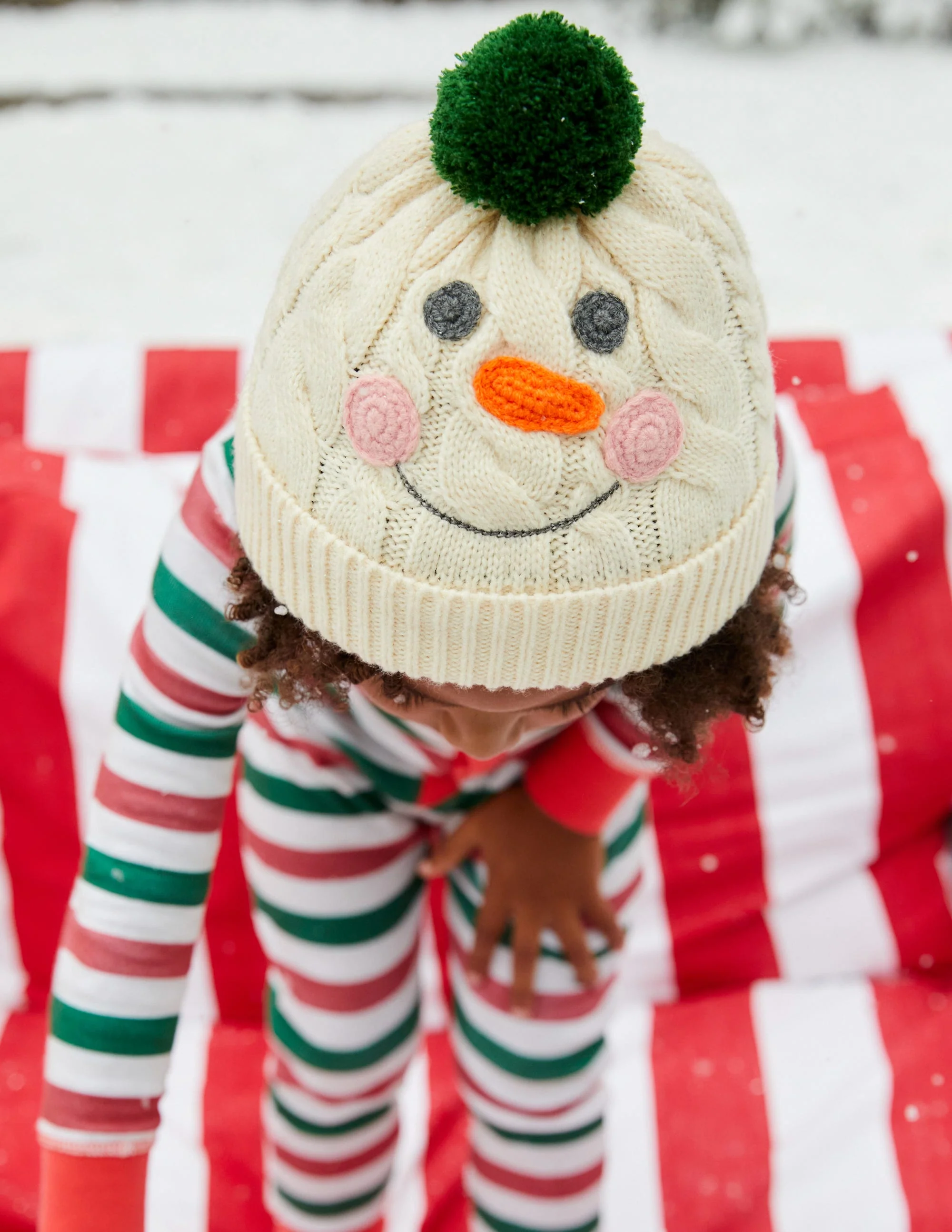Festliche Beanie aus Strick-Schneemann - Image 3