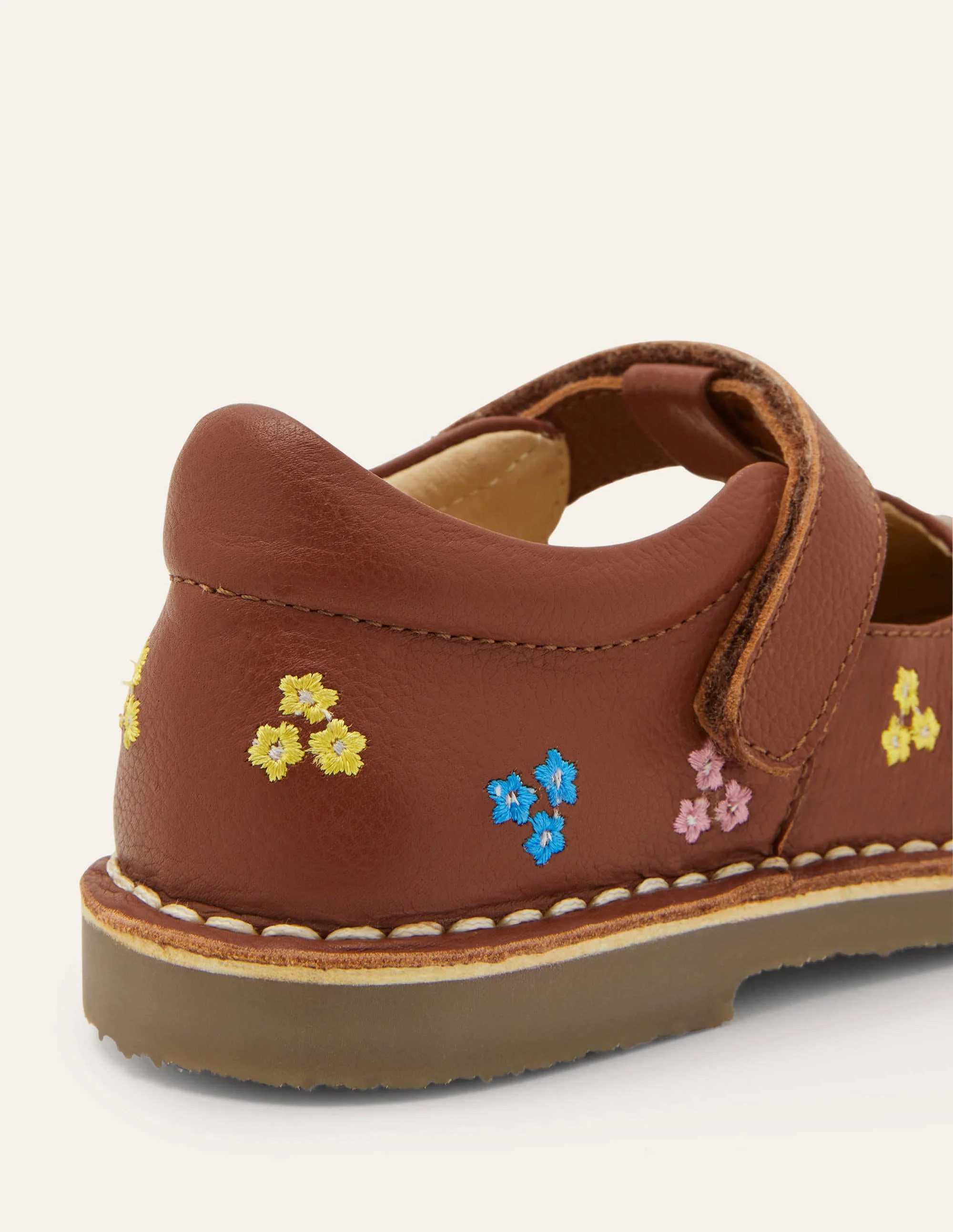 Flache Lederschuhe mit T-Steg-Hellbraun, Stickerei - Image 3