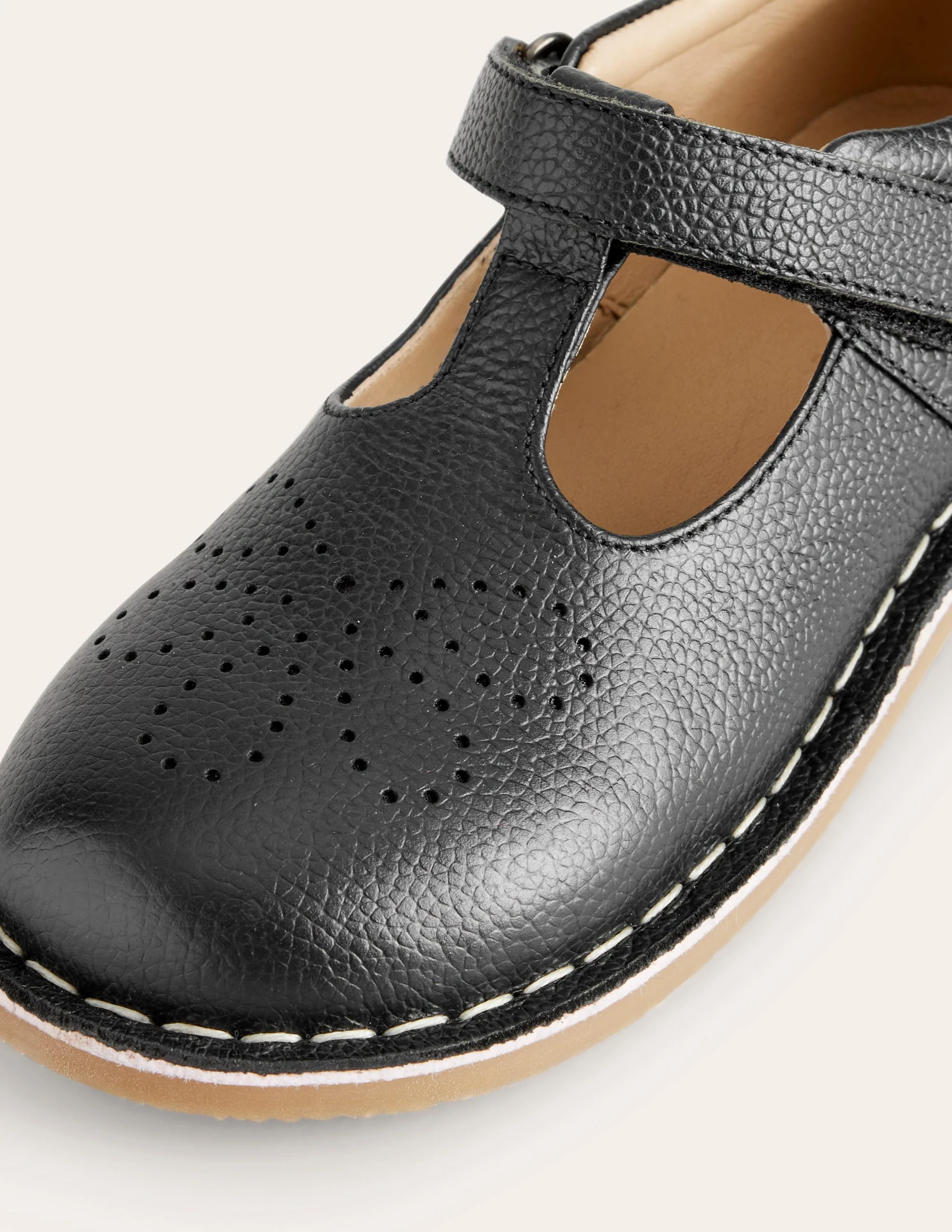 Flache Schuhe aus Leder mit T-Steg-Schwarz - Image 3