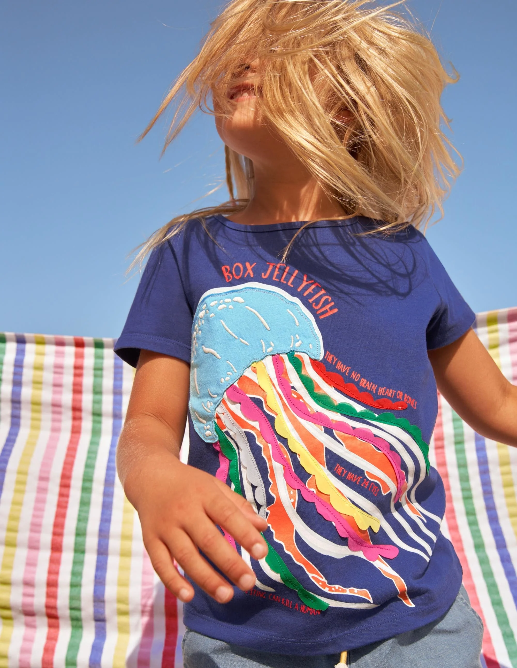 Flatter-T-Shirt mit lustigen Fakten-Segelblau, Qualle - Image 4
