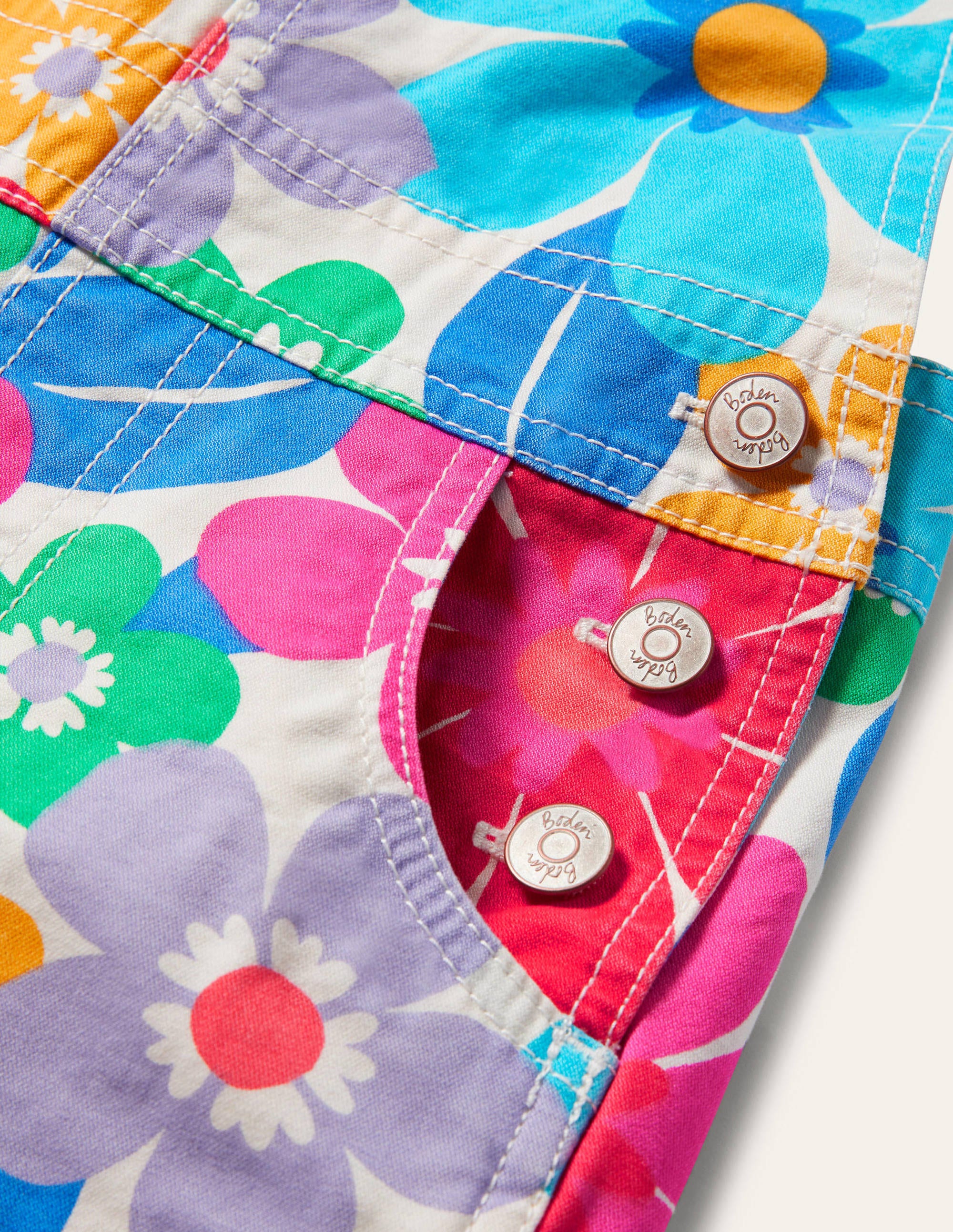 Fröhliche kurze Latzhose-Bunt, Blumenmuster - Image 3