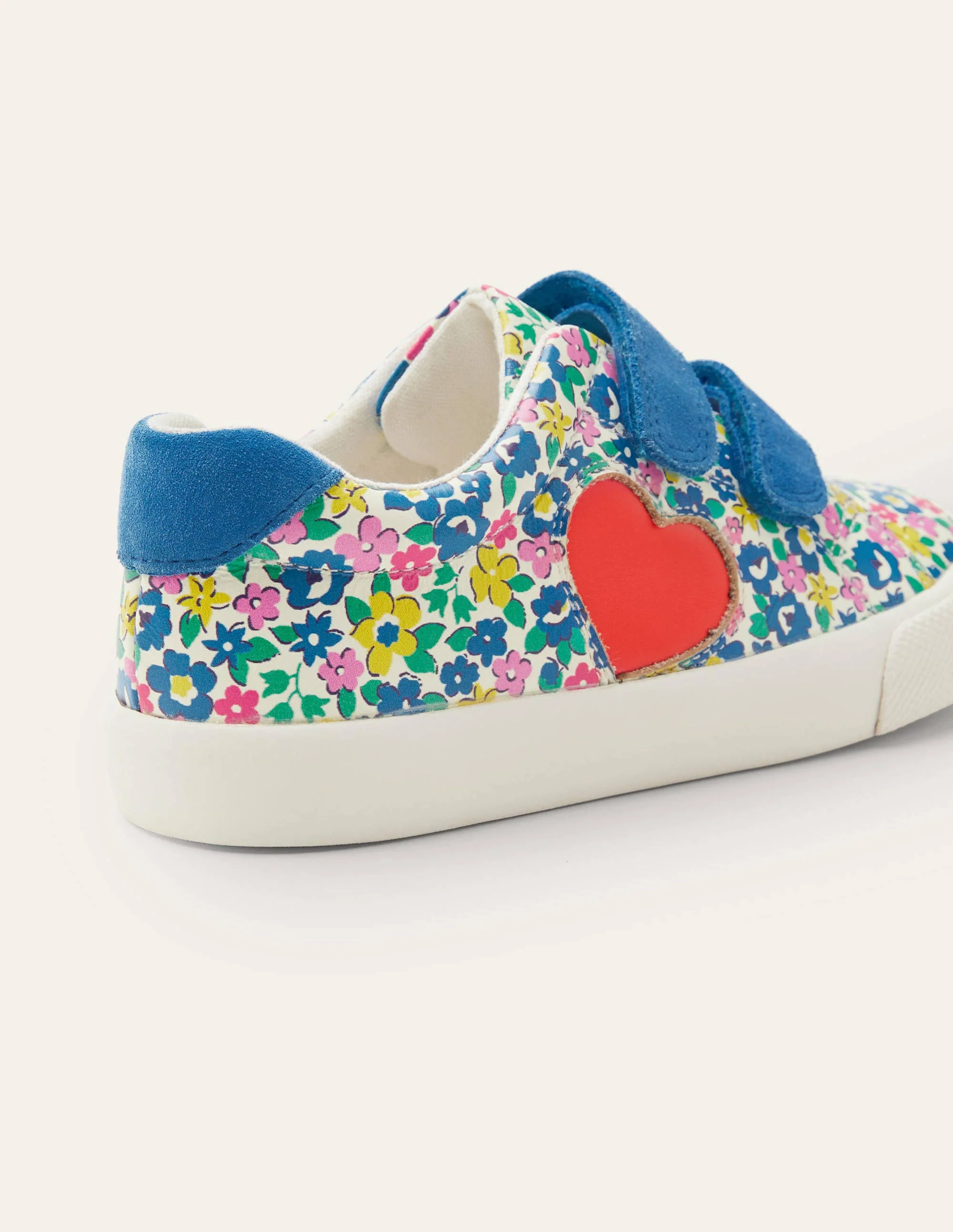Fröhliche Turnschuhe mit zwei Klettverschlüssen-Blumenmuster, Appliziertes Herz - Image 3